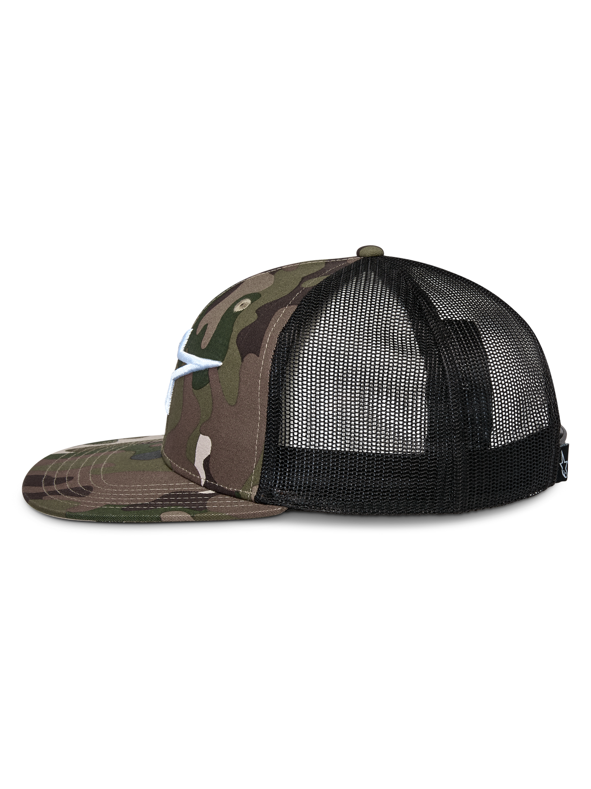 Alpinestars Corp Trucker kasket, sideprofil, grøn camouflage twill-front og flad skygge, sort mesh-bagside, hvidt broderet Astars-logo, afslappet motorsport-streetwear