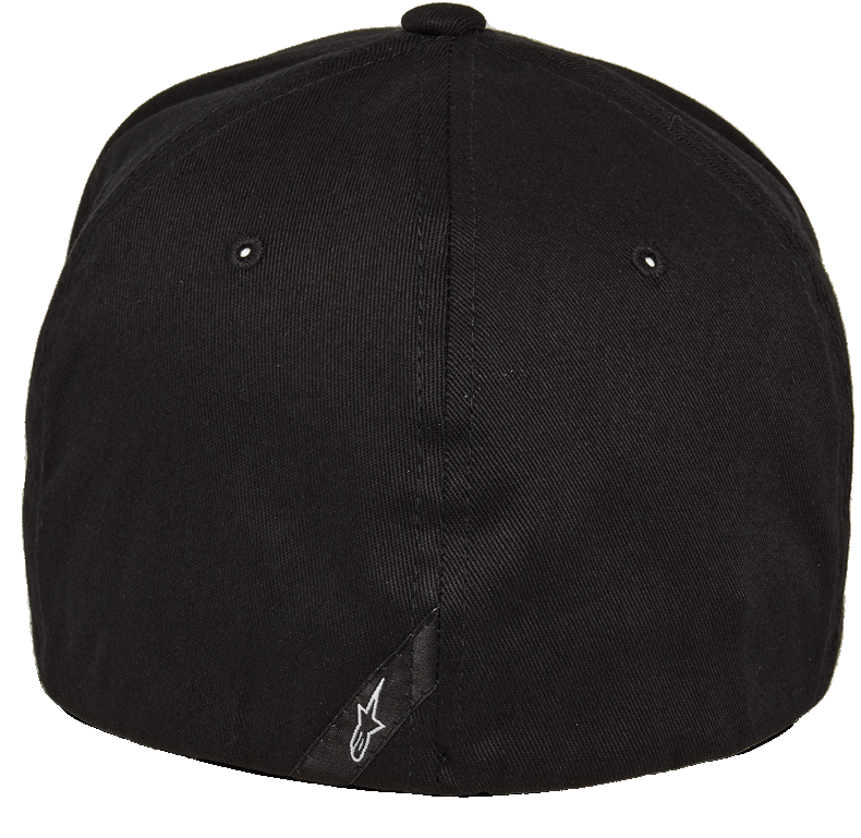 Alpinestars Corp Shift 2 Curved Brim kasket, sort, set bagfra med et lille hvidt Astars-logo på et diagonalt ruskindsmærke, Flexfit casual motorsport-inspireret hovedbeklædning
