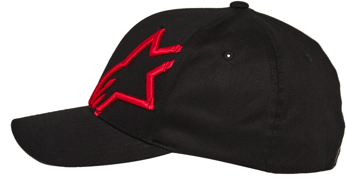 Alpinestars Corp Shift 2 kasket med buet skygge, sort med rødt broderet stjernelogo, sideprofil, Flexfit baseballkasket, afslappet motorsportstøj