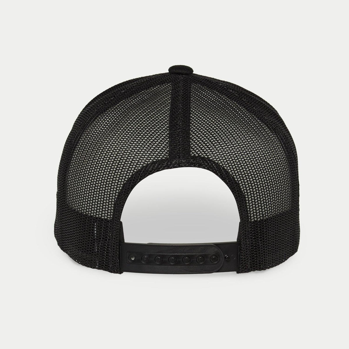 Alpinestars Flag Snapback kasket, Military Black, set bagfra med sorte stretch mesh-paneler og justerbar plastik-snapback-lukning, afslappet streetwear-tilbehør