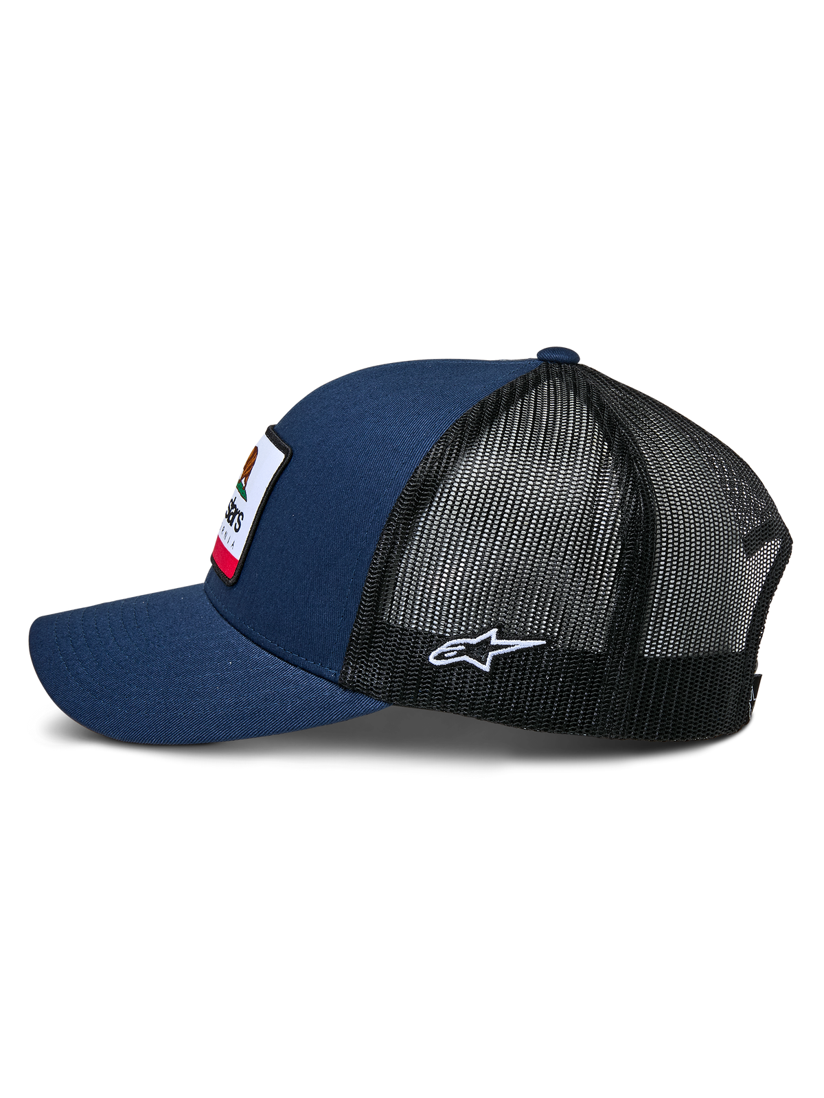 Alpinestars Cali 2.0 Hat, marineblå og sort, set fra siden, twill-front med vævet merrow-patch, sort poly-mesh bagside med hvidt broderet stjernelogo, buet skygge, afslappet motorsport-inspireret hovedbeklædning