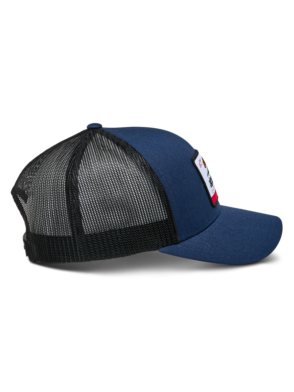 Alpinestars Cali 2.0 kasket, mørkeblå med sort mesh, set fra siden, struktureret trucker-kasket med buet skygge og twill-front, åndbar poly-mesh bagside, afslappet motorsport-hovedbeklædning