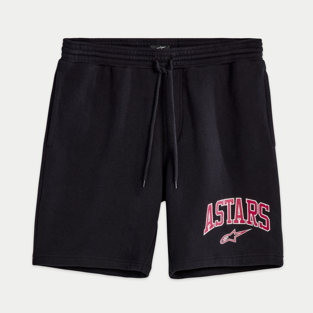 Alpinestars Dunker Short, sorte fleece træningsshorts, elastisk talje med snoretræk, sidelommer, rødt og hvidt ASTARS-logotryk på låret, afslappet sportswear