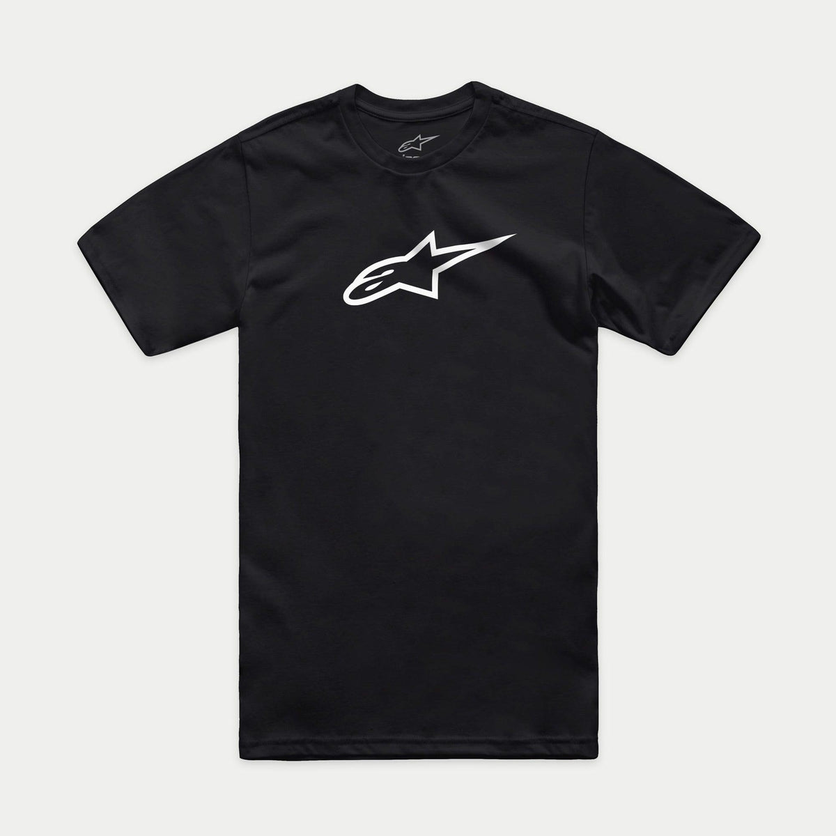 Alpinestars Ageless 2.0 CSF Tee, kortærmet t-shirt, sort med hvidt Ageless-logo, afslappet motorsport-sportstøj