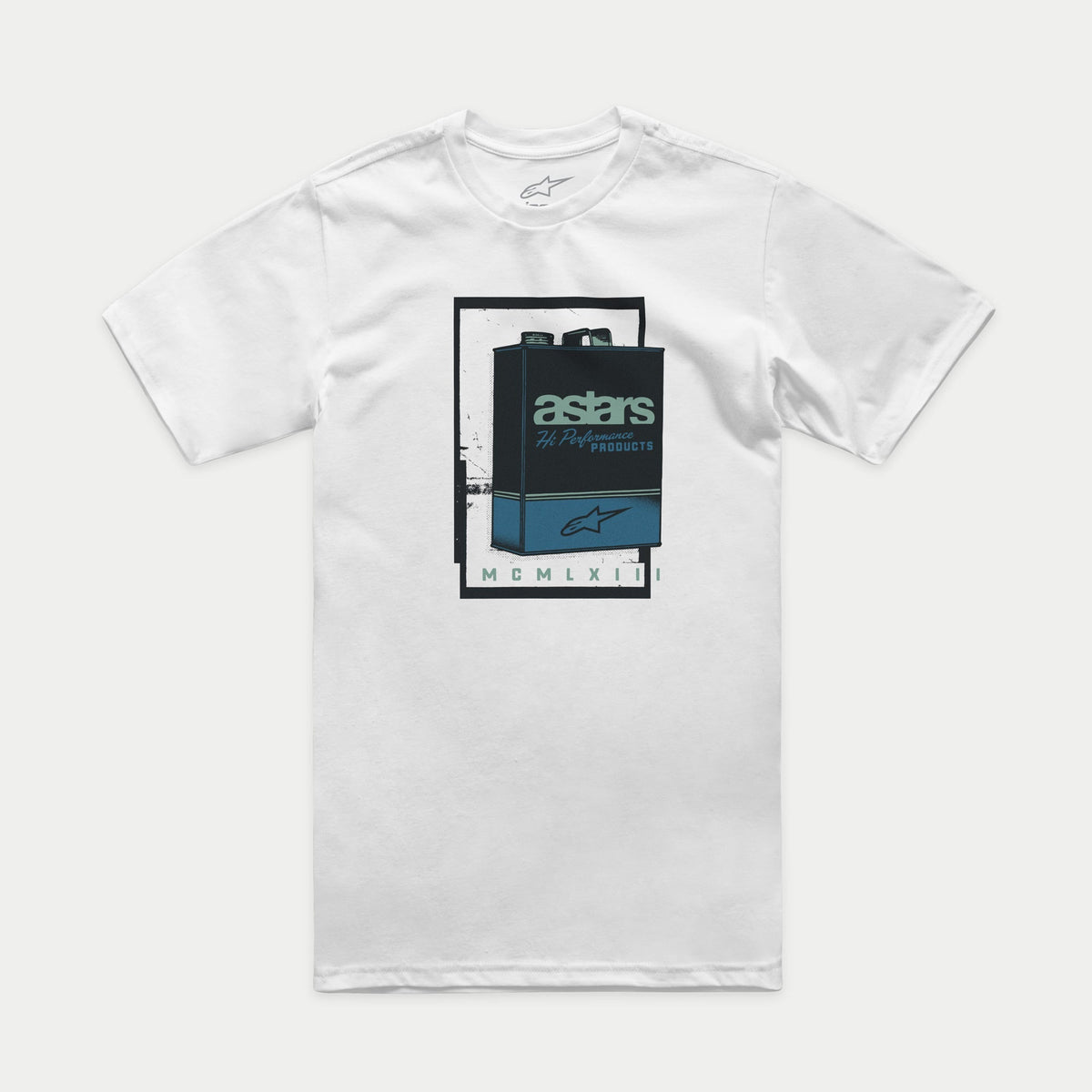 Alpinestars Galun CSF Tee, kortærmet T-shirt, hvid, med en central grafik af en vintage benzindunk, 'astars Hi Performance Products'-tekst og romertal, casual motorsportstøj