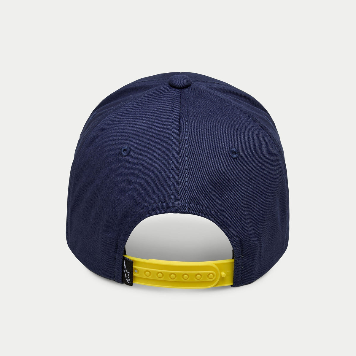 Alpinestars Par Hat, mørkeblå snapback-kasket, set bagfra med en klar gul justerbar rem og et lille sort logomærke, struktureret krone i mørkeblå bomuldstwill, afslappet sportshovedbeklædning