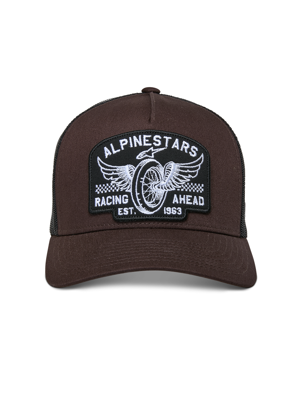 Alpinestars Heritage Patch Trucker Hat, brun front med sort mesh-bagside, buet skygge og struktureret krone, stor broderet patch med vinget hjul og "Racing Ahead"-grafik, afslappet motorsport-inspireret hovedbeklædning