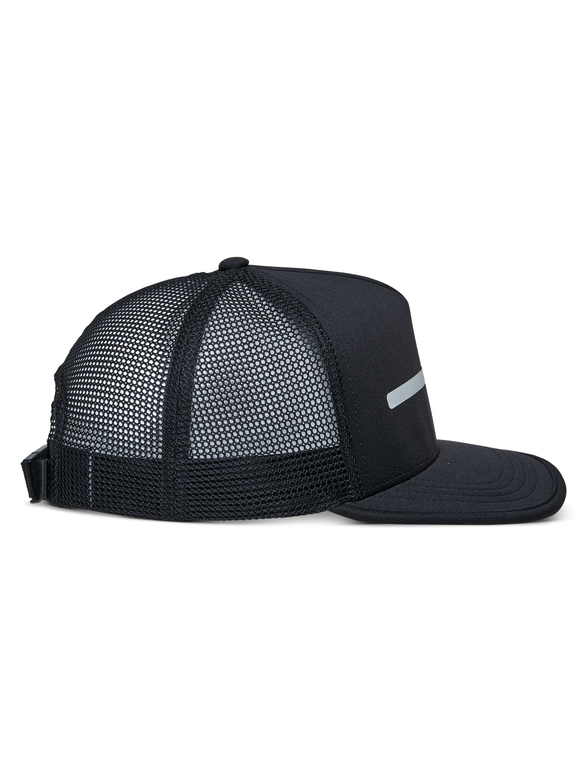 Alpinestars Alter Trucker Hat, sort, set fra siden, kasket med struktureret krone og flad skygge, mesh-bagside af genanvendt polyester, justerbart spænde bagpå, afslappet sportstøj