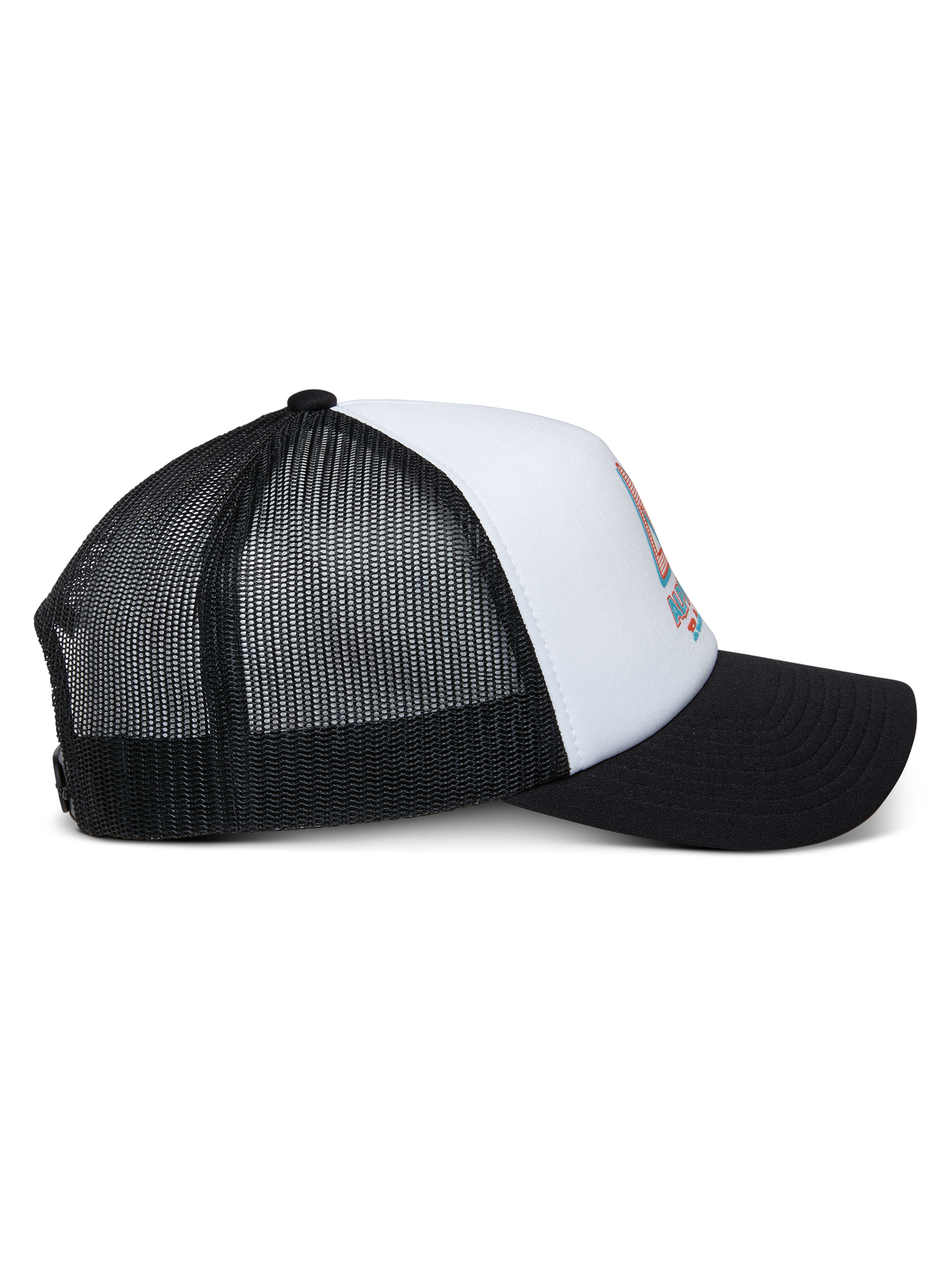 Alpinestars Ayess Trucker Hat, hvid og sort, set fra siden med en buet sort skygge, hvid skumkrone med logo-print på fronten og åndbart sort mesh-net bagpå, afslappet motorsportshovedbeklædning