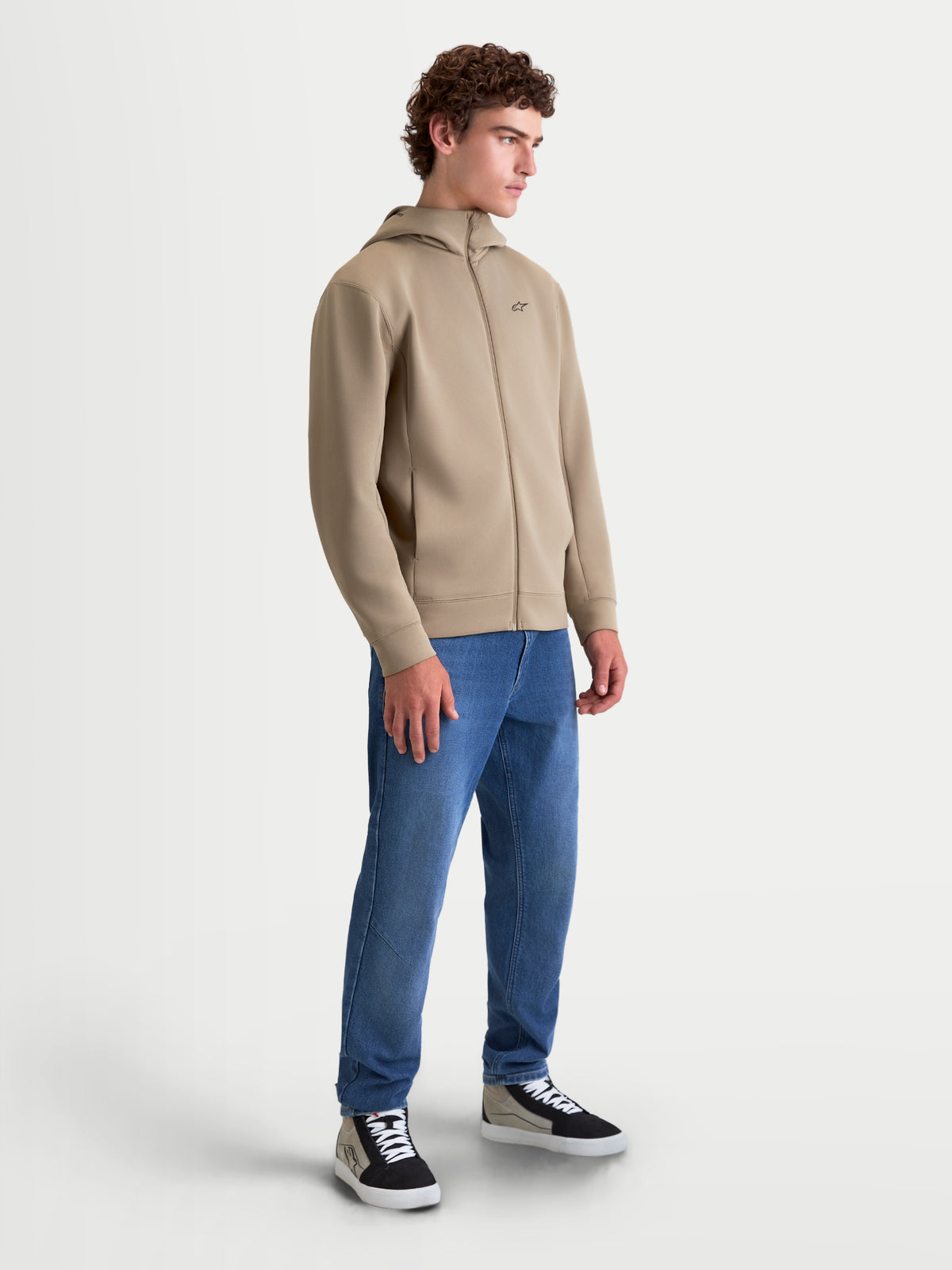 Alpinestars Cypher hættetrøje, sportstøj med fuld lynlås og højhalset hætte, herre, putty beige, tri-blend dobbeltlagsfleece, motorsport-inspireret design vist på model.