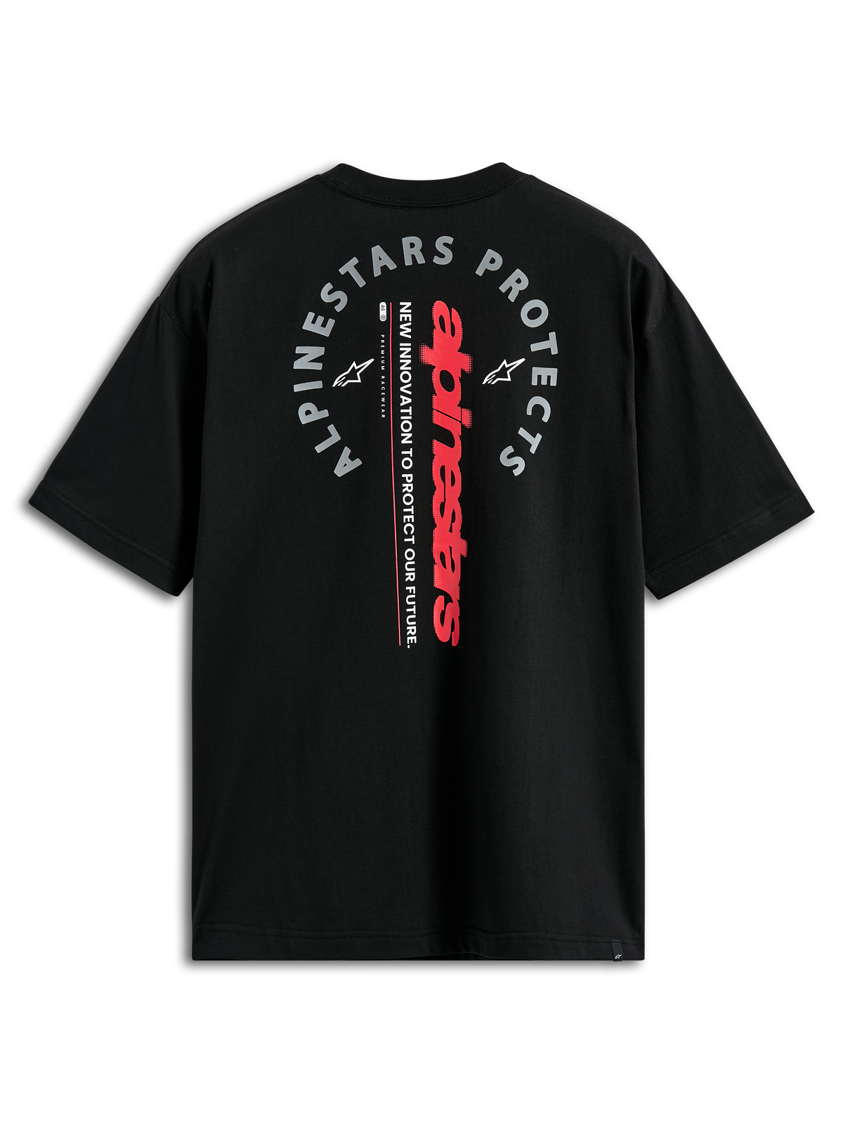 Alpinestars Overhang Oversized CSF T-shirt, kortærmet, sort, set bagfra med rød lodret wordmark og grå 'Alpinestars Protects' grafik, afslappet motorsport streetwear