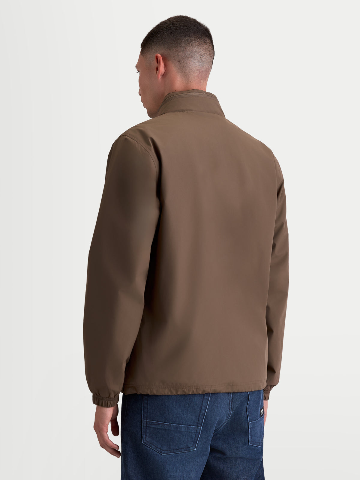 Alpinestars Overhaul Racer jakke, letvægts sportswear-jakke til herrer, brun, polyester, set bagfra med fokus på en ren silhuet og høj krave med skjult hætte.