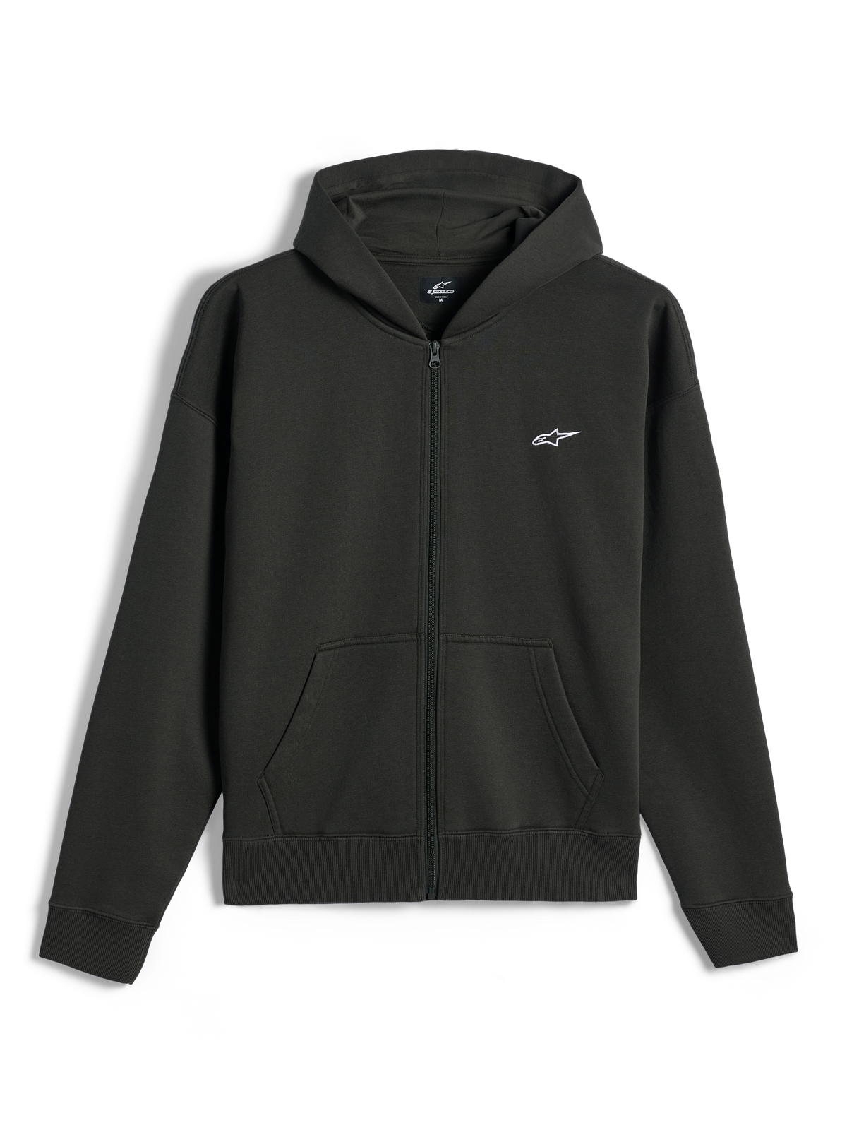 Alpinestars Essentials Ageless Zip Hoodie, hættetrøje med gennemgående lynlås i fleece, Off Black, lille hvidt Alpinestars-logo på venstre bryst, afslappet motorsport-streetwear, med forlommer og ribstrikkede manchetter