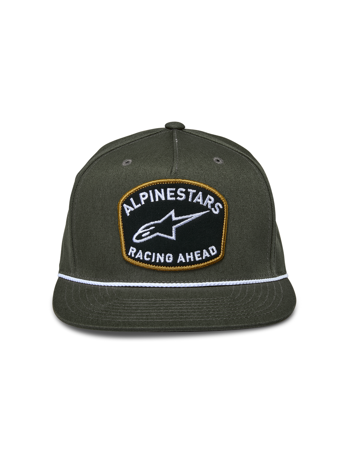 Alpinestars Promptus Snapback-kasket, militærgrøn, struktureret krone med flad skygge, stort patch foran med hvidt 'Alpinestars Racing Ahead'-broderi og guldkant, hvid flettet rebsdetalje, afslappet motorsportshovedbeklædning