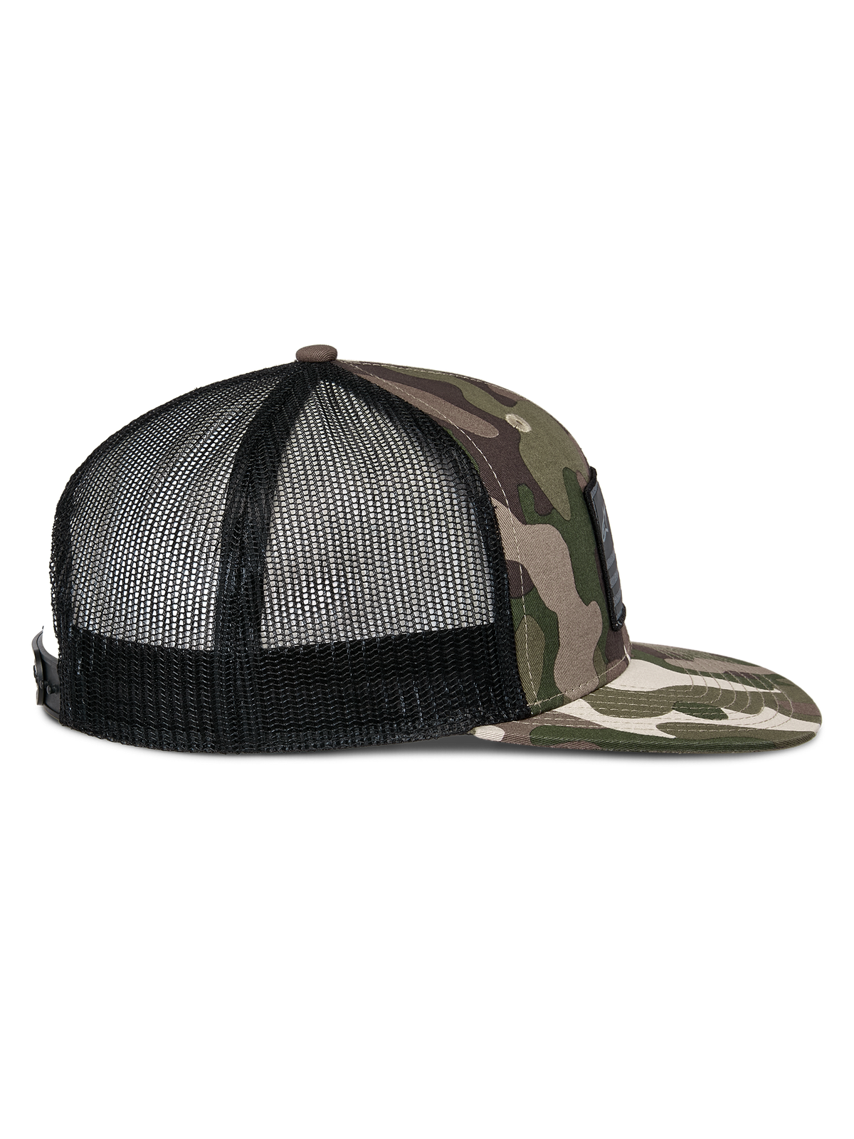Alpinestars Flag Flat Trucker Hat, grøn camouflage og sort, sideprofil med flad camouflage-skygge, struktureret front og åndbart sort mesh-bagstykke, snapback-lukning, casual motorsport-hovedbeklædning