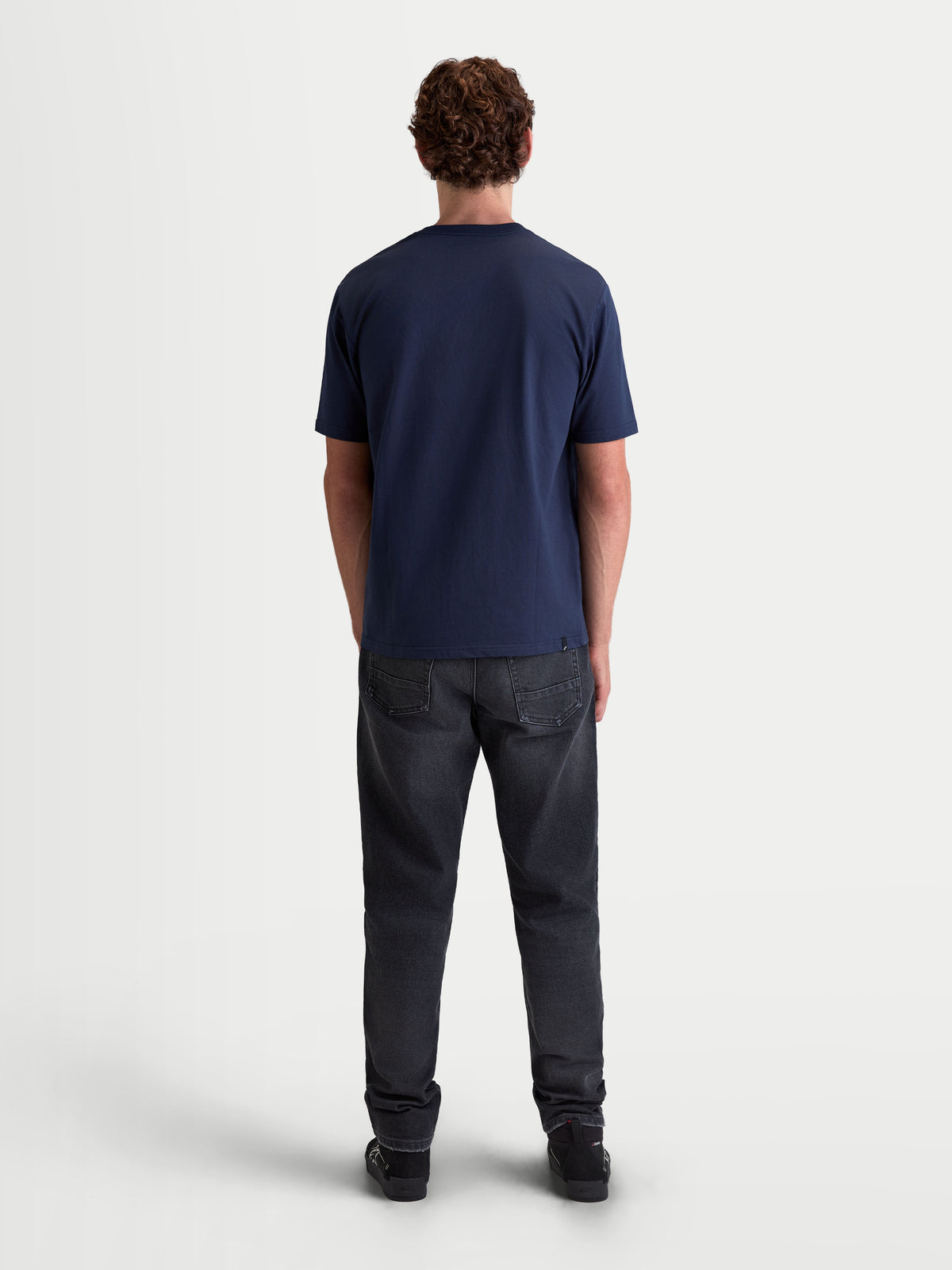 Alpinestars Cypress CSF T-shirt, blå kortærmet sportswear t-shirt, herre- og damelivsstilsbeklædning, bomulds- og polyesterblanding, set bagfra på model.
