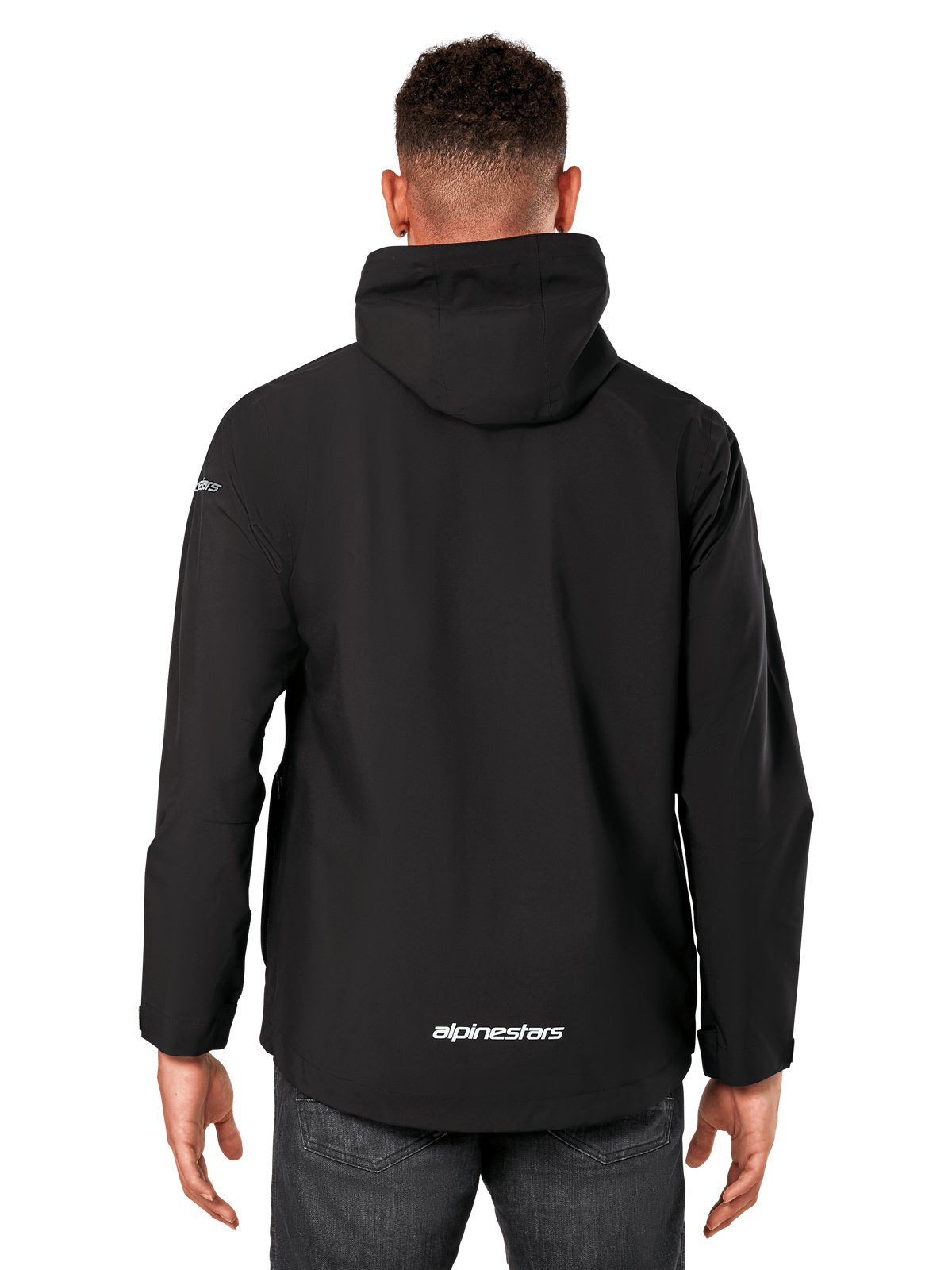 Alpinestars Kascade regnjakke, regnjakke til mænd, sort, set bagfra med fast hætte og Alpinestars-logo nederst på ryggen, afslappet vandtæt sportstøj