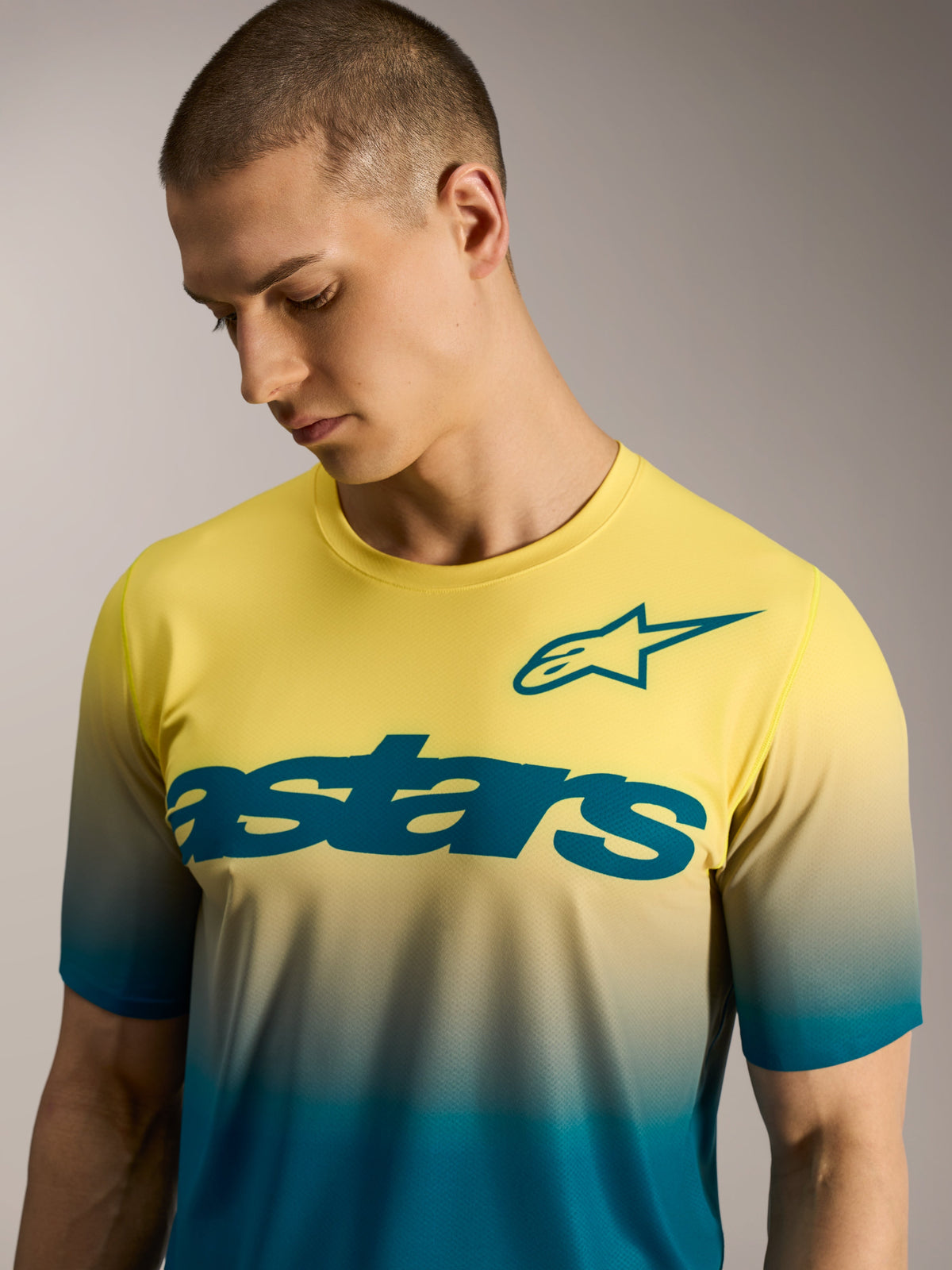 A-Dura ASTARS Jersey 2.0, gul og blå gradient kortærmet MTB-trøje med markant tekst og stjerne-logo på brystet.