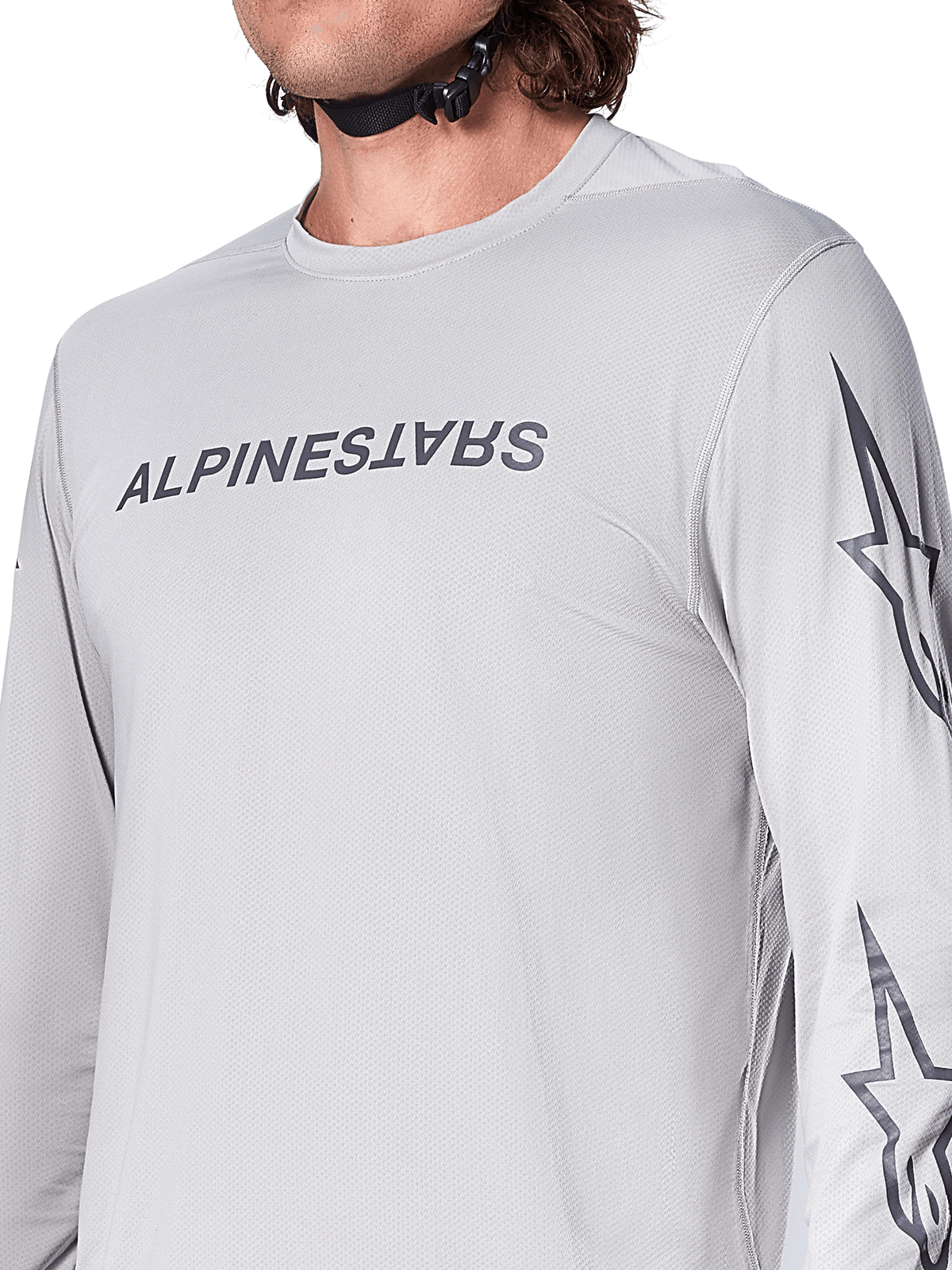 Alpinestars A-Dura Switch langærmet trøje, lysegrå mountainbike-trøje med mørkegråt wordmark på brystet og stjernelogo på ærmet, åndbar jacquard-tekstur, teknisk cykeludstyr til trailkørsel
