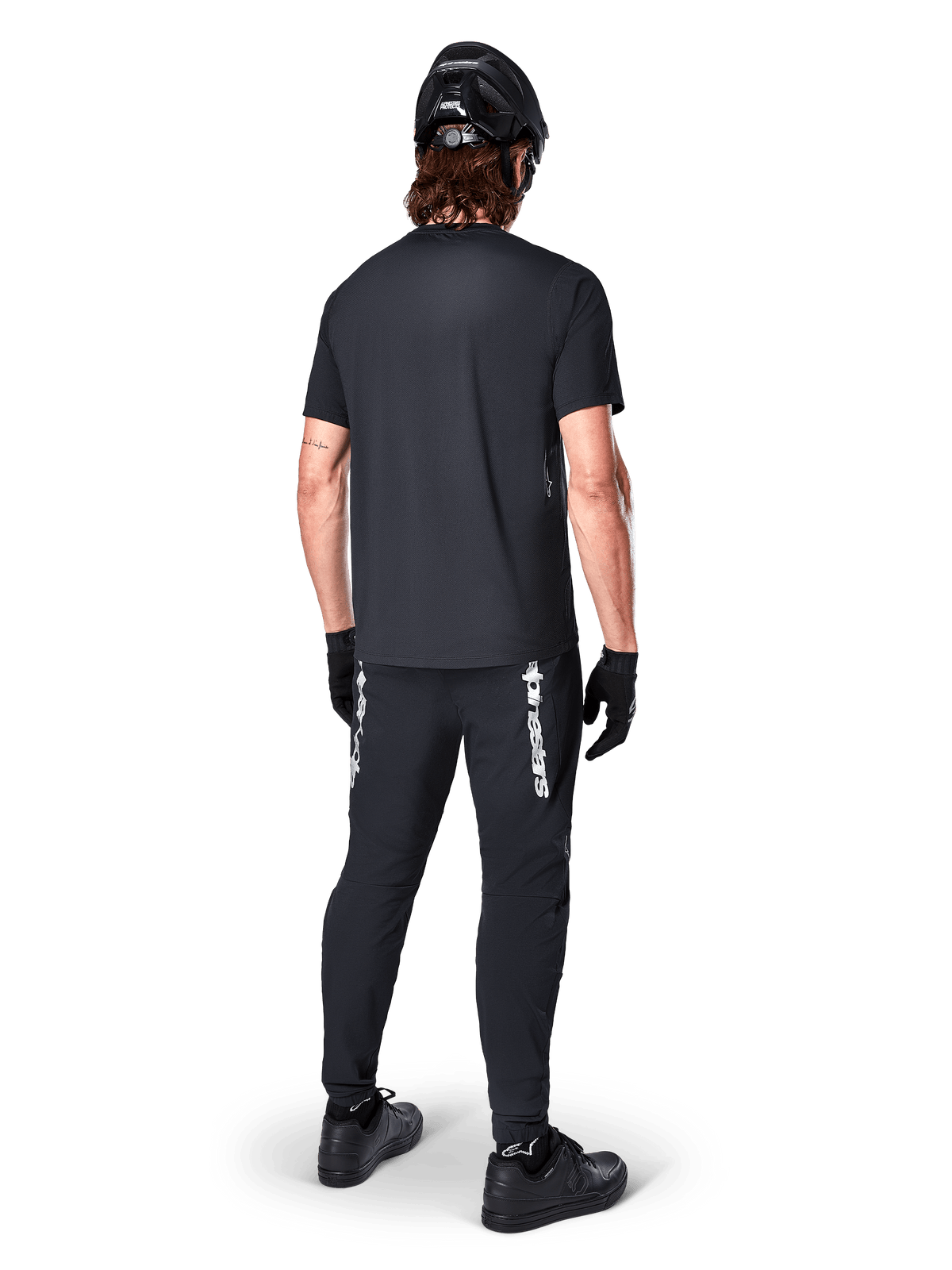 Alpinestars A-Dura Switch trøje, sort kortærmet MTB-trøje til trailkørsel, herre, set bagfra på model.