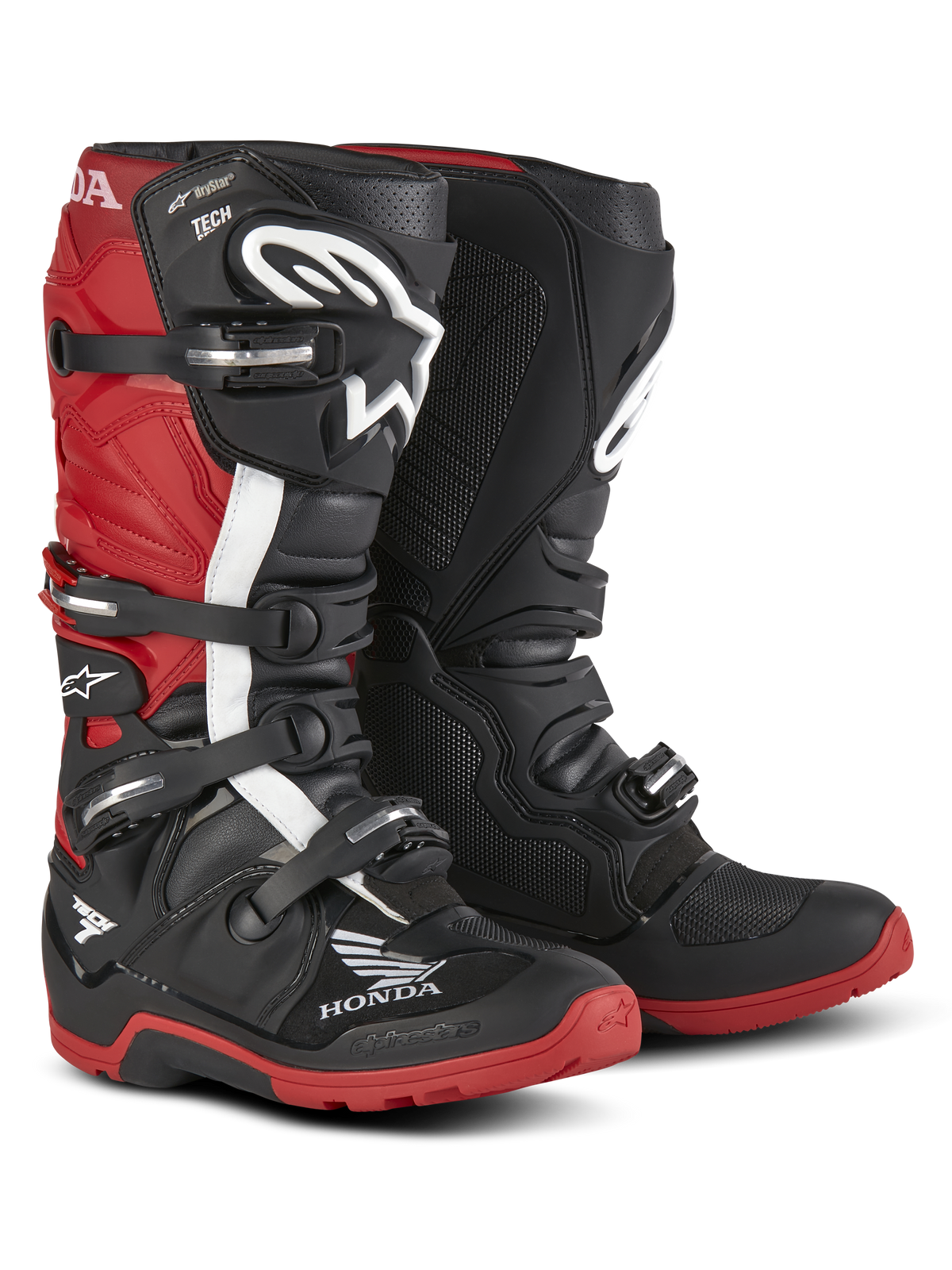 Alpinestars Honda Tech 7 Enduro Drystar® støvler, enduro motorcykelstøvler, sort og klar rød, trekvart visning forfra med et lukkesystem med fire spænder, beskyttende skinnebensplader og røde såler med højt greb med tydelige Honda- og Alpinestars-logoer