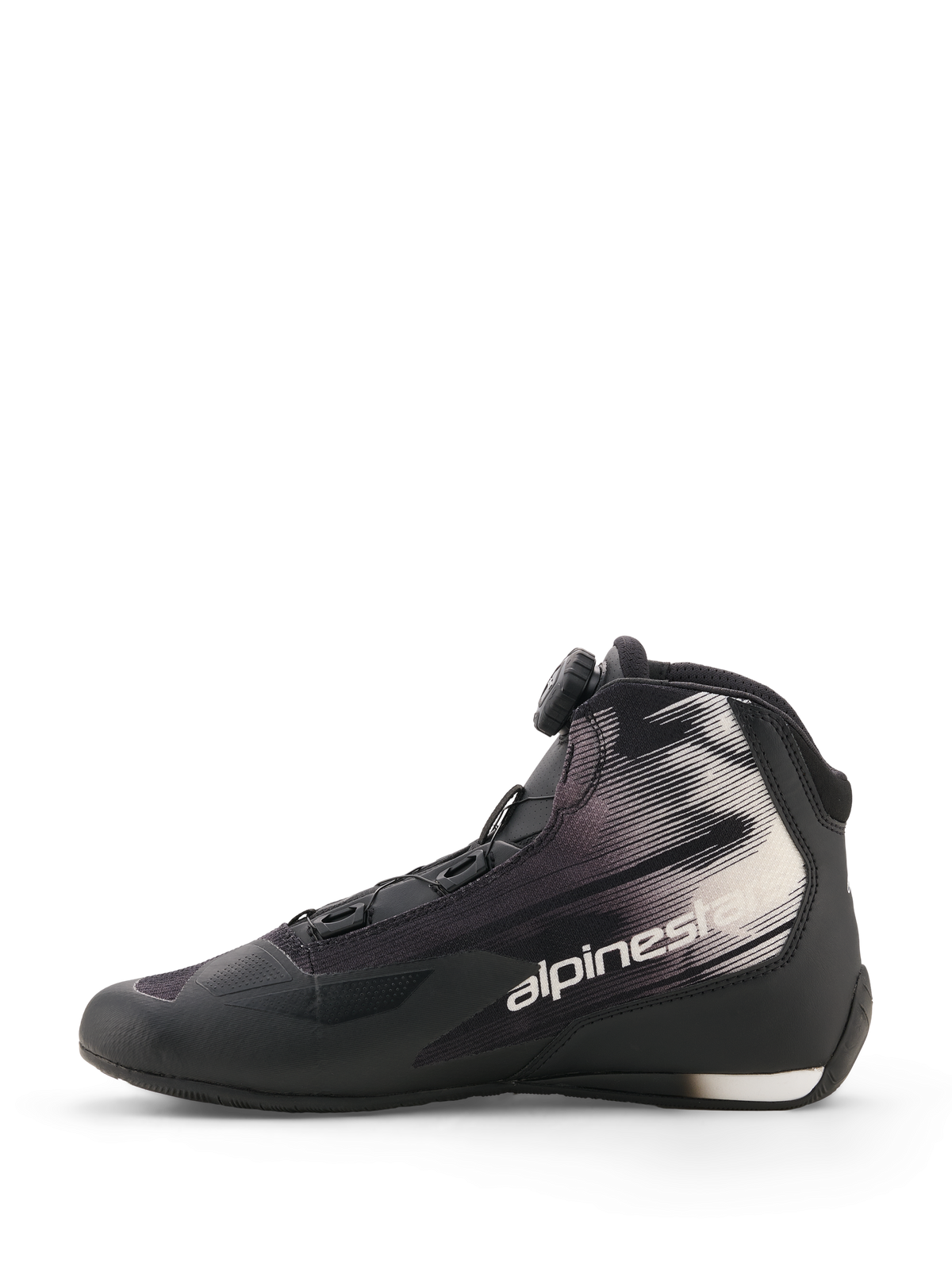 Alpinestars Celer Superair sko, sort og hvid, motorcykelsko, sideprofil, med Rotor Closure System-drejespænde, tekstiloverdel med hvide grafiske mønstre og Alpinestars-logo, sport- og fritidsdesign