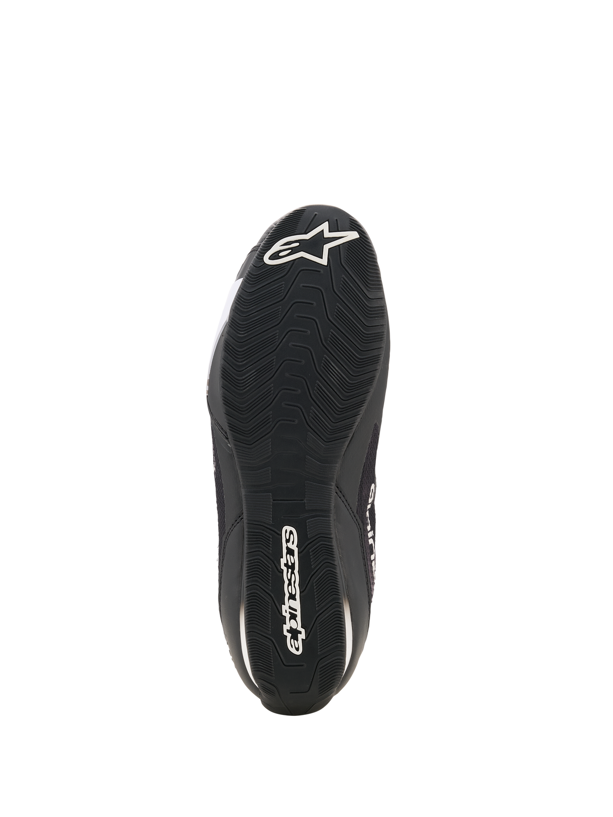 Alpinestars Celer Superair sko, motorcykelsko, sort og hvid, set nedefra, viser den olie-resistente gummiydersål med tekstureret slidbanemønster, hvidt Alpinestars-logo på hælen og brandnavn langs midten for greb og ydeevne