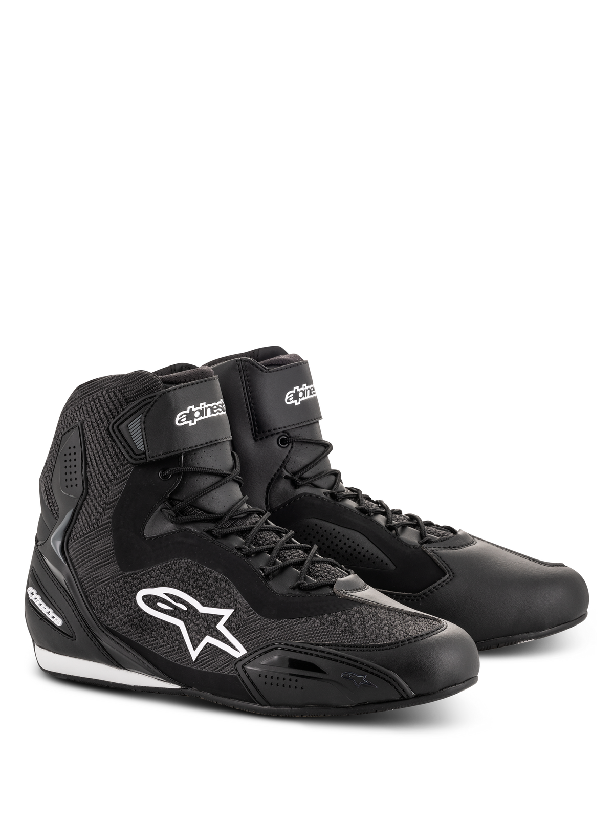 Alpinestars Faster-3 Rideknit® sko, sorte motorcykel-køresko, med strikkede mesh-paneler og mikrofiber-chassis, hvidt Alpinestars-stjernelogo på siden, snørebånd med velcro-ankelrem, designet til road racing og bykørsel