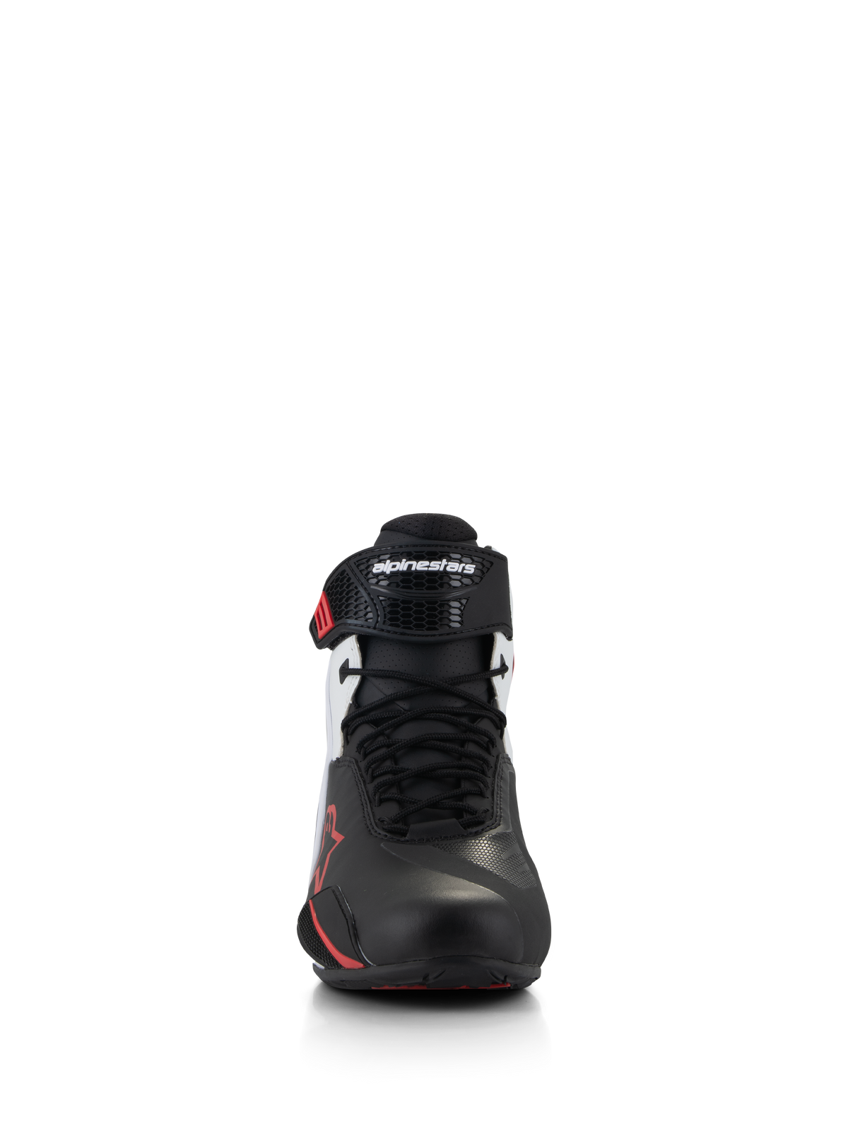 Alpinestars Faster-4 sko, motorcykelkøresko, sort, hvid og rød, set forfra viser traditionel snørelukning og ergonomisk TPR-ankelrem med Alpinestars-logo, strømlinet mikrofiber-overdel med røde detaljer