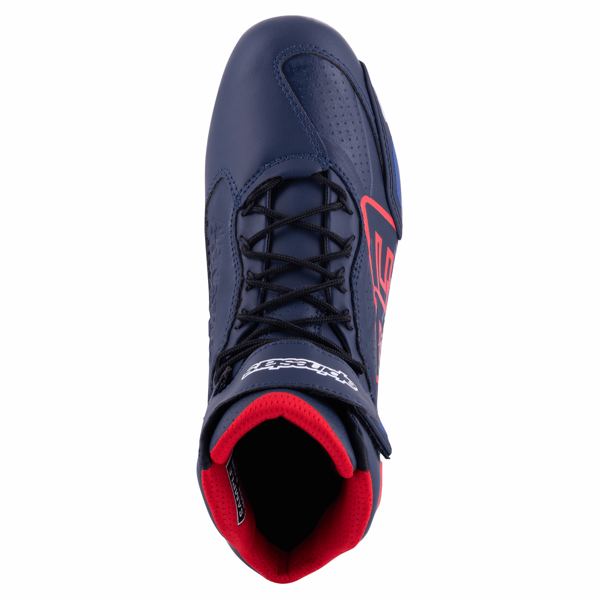 Alpinestars Austin Riding Shoe, Night Navy og Bright Red, set fra oven, sorte snørebånd, rødt mesh-inderfor og mørkeblå mikrofiber-chassis med røde logo-detaljer