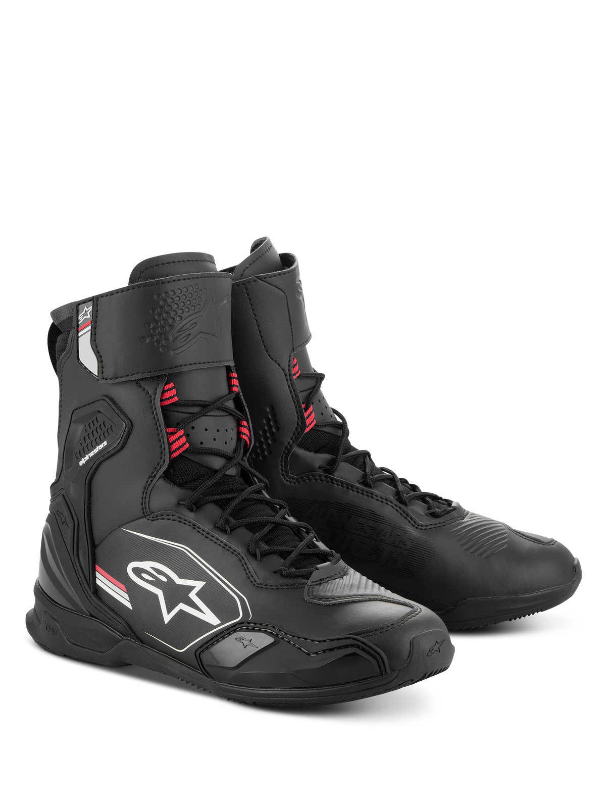 Alpinestars Superfaster sko, motorcykel køresko, sort, grå og rød, høj profil med integreret skinnebens- og ankelbeskyttelse, speed lace-system, strømlinet atletisk design med Alpinestars-logo