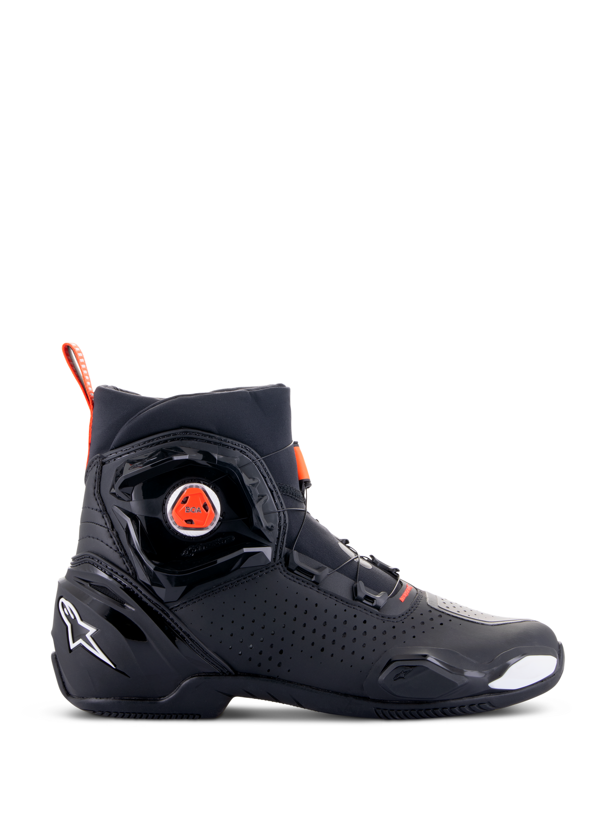 Alpinestars SP-2 køresko, sportsmotorcykelfodtøj, sort med røde fluo-detaljer, sidevisning med BOA-hurtiglukkesystem, perforerede mikrofiberpaneler for luftgennemstrømning, hvidt Alpinestars-logo på hælen og et strømlinet, moderne design med mat og blank finish
