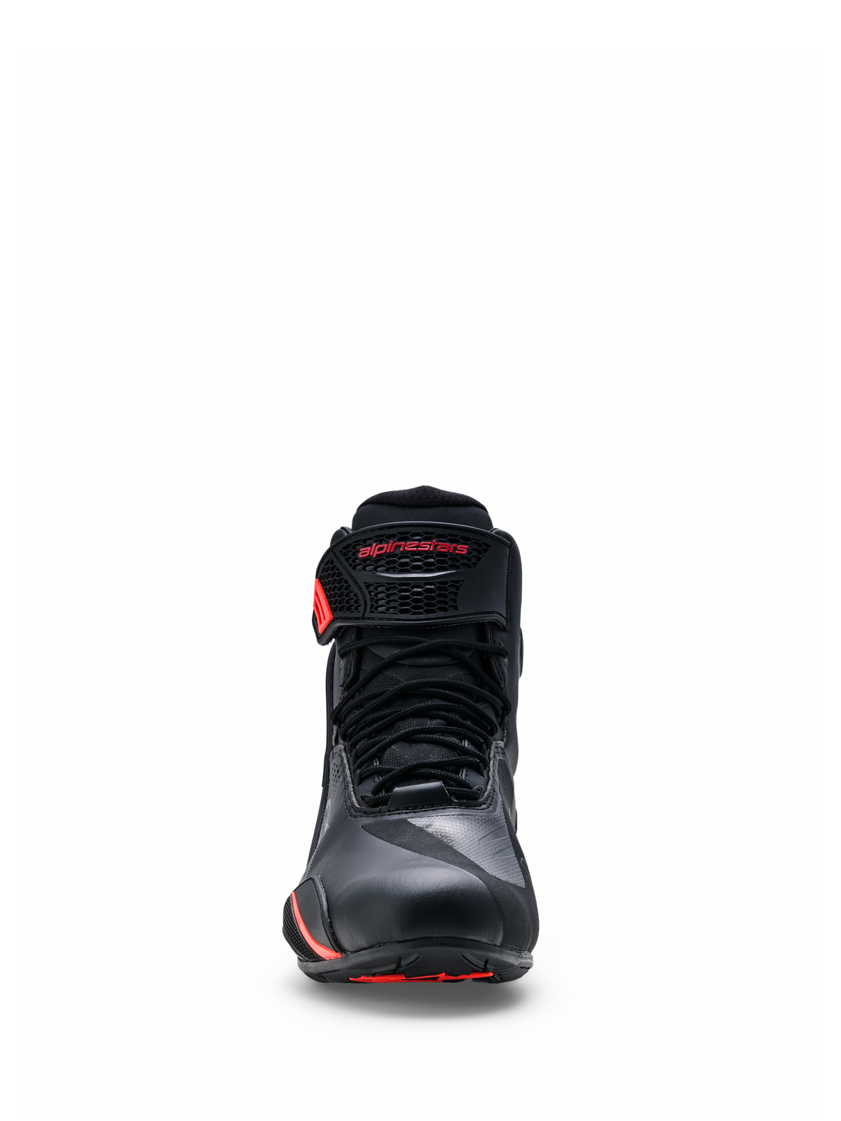 Alpinestars Faster-4 Drystar® sko, sort med Rio Red og Red Fluo detaljer, set forfra, viser snørebåndslukning og velcro-ankelstrop med rød branding, vandtæt motorcykel-fodtøj med forstærket snude og sporty design