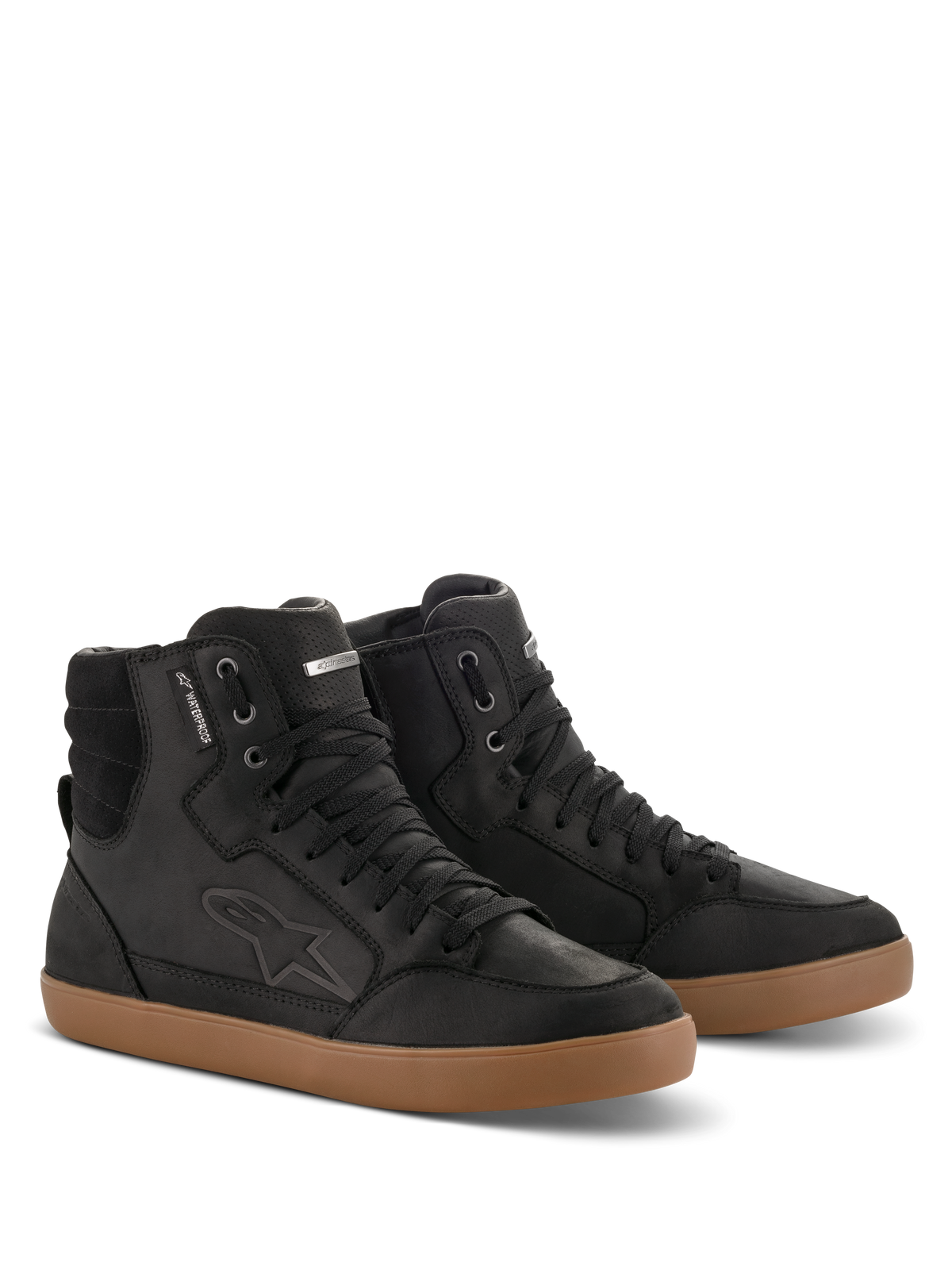 Alpinestars J-6 Waterproof sko, sort og gummi, high-top motorcykelsko i premium læder, sneaker-design med brun gummisål, vandtæt mærke og præget logo, urbant afslappet look