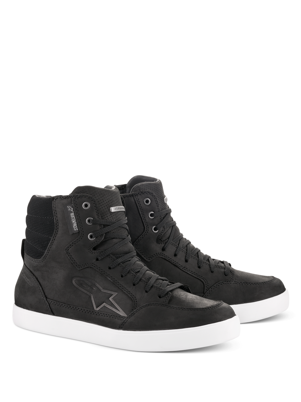 Alpinestars J-6 Waterproof sko, motorcykelsko, sort og hvid, high-top sneakerdesign, førsteklasses læder med snørelukning, hvid gummisål, med Astar-logo og vandtæt mærke, urban casual-stil til landevejskørsel