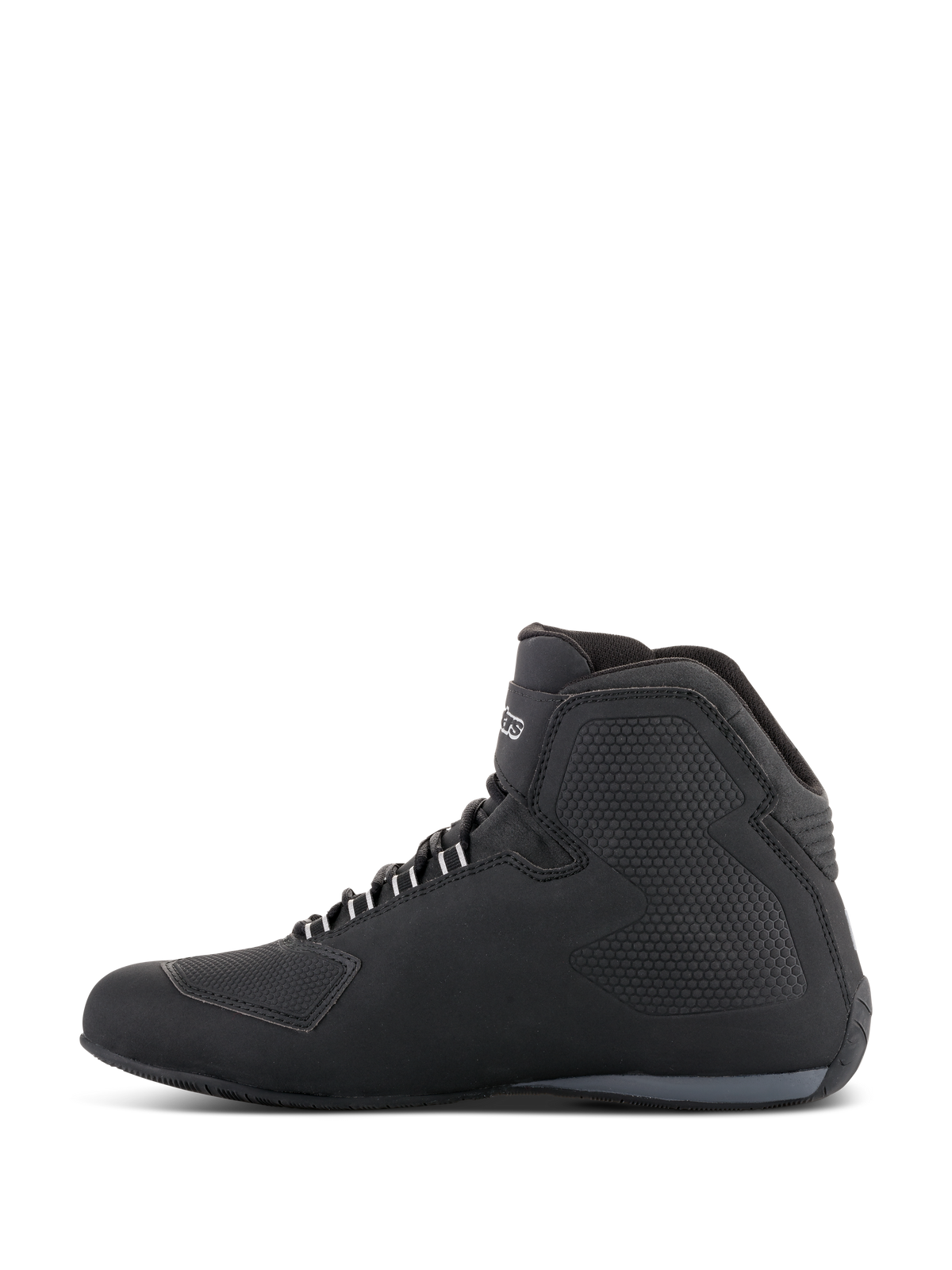 Alpinestars Sektor Waterproof sko, motorcykelsko, sort, profilvisning fra siden med et high-top design, overdel i mikrofiber, teksturerede sidepaneler, hvide snøreøjer og brandlogo på anklen.
