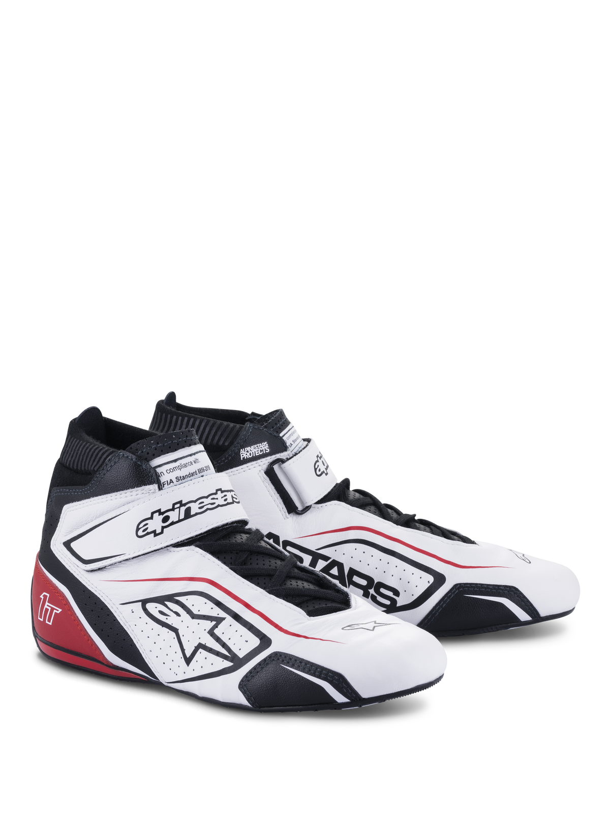 Alpinestars Tech-1 T V3 sko FIA, auto-racerfodtøj, hvid med sorte og røde detaljer, overdel i fuldnarvet læder, justerbar ankelrem med velcro, perforerede sidepaneler med Astars-logo, professionelt racerdesign