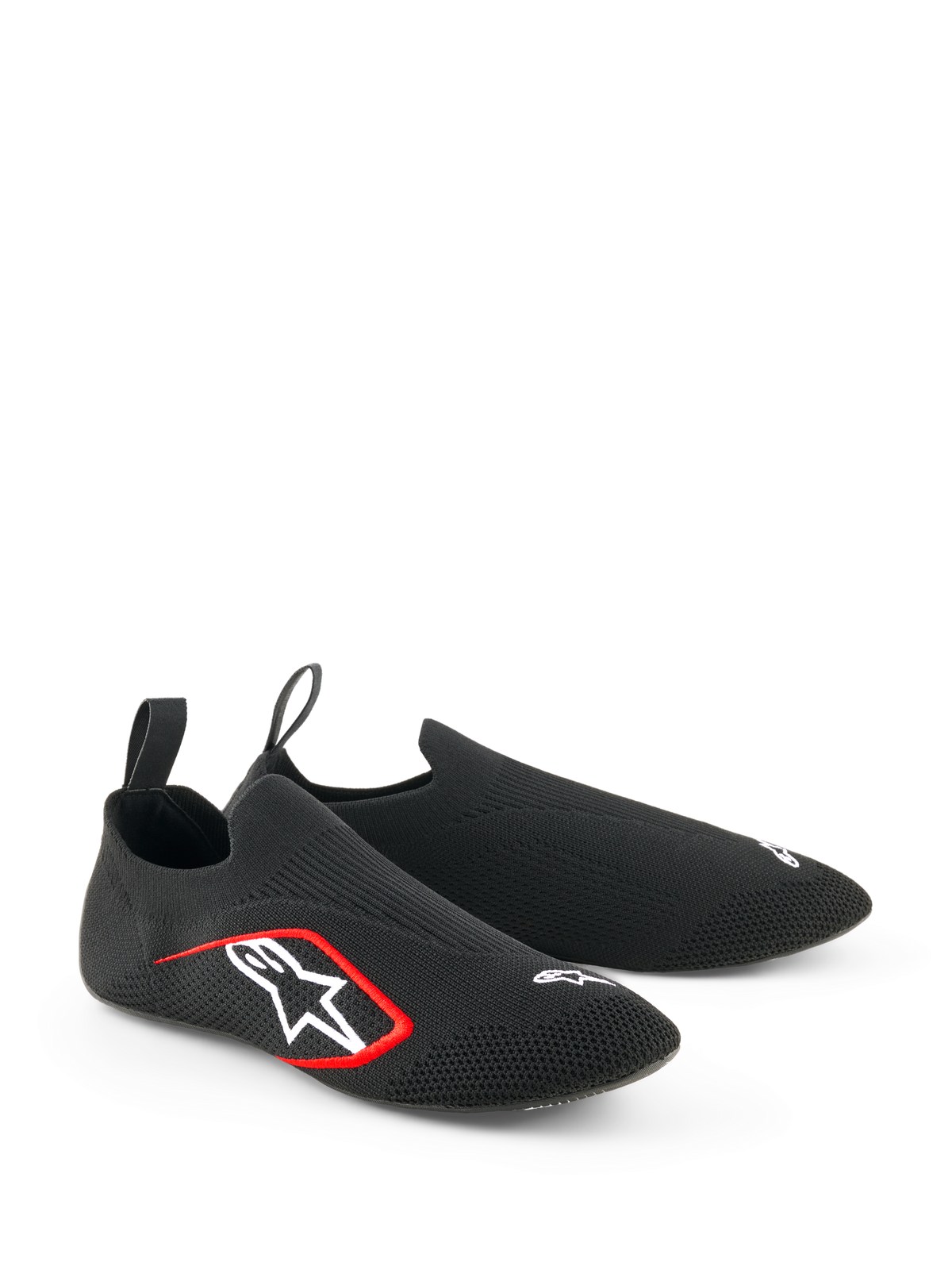 Alpinestars Tech Gaming Sko, sim-racing fodtøj, sort, med en sømløs strikket strækoverdel, hvidt broderet logo med røde detaljer, lavprofil sok-lignende design med trækstropper bagpå, optimeret til pedalfølsomhed