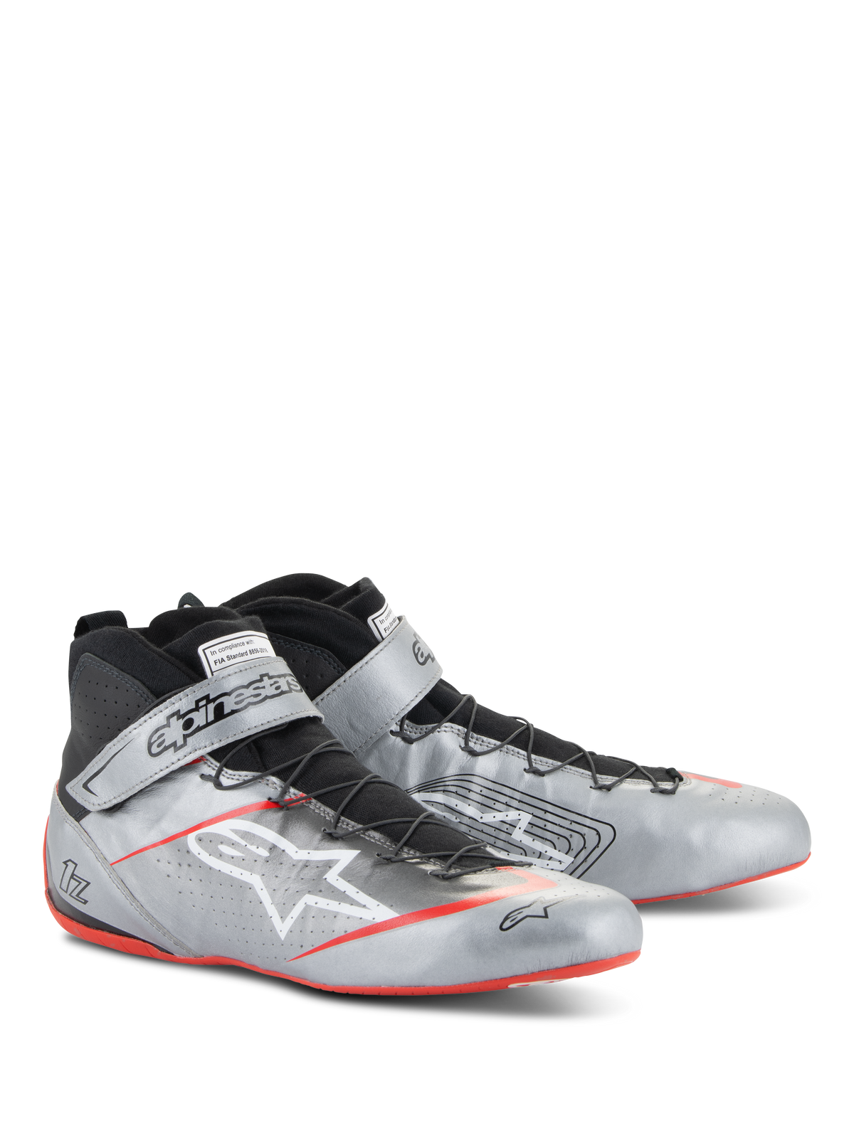 Alpinestars Tech-1 Z V3 FIA sko, auto racing sko, mørksølv med sorte og røde detaljer, overdel i metallisk sølvfarvet læder med sort hurtigsnøringssystem, ankelrem med logo og tynde røde detaljer på sålen.