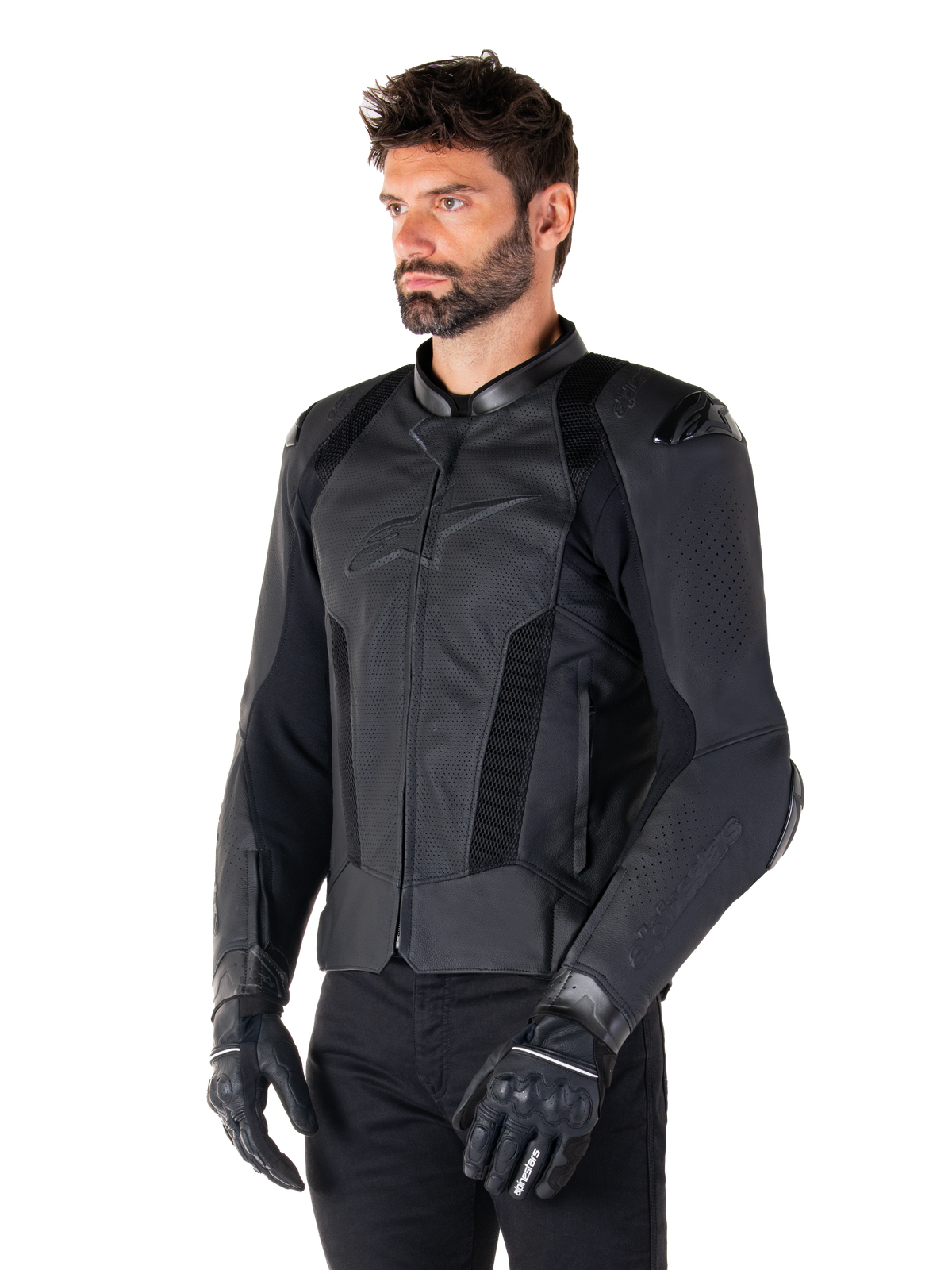 Alpinestars Missile V3 Airflow læderjakke, sort sort, båret af en mand med sorte motorcykelhandsker og bukser, med omfattende perforerede læderpaneler, DFS-skulderbeskyttere og et strømlinet race-fit design.