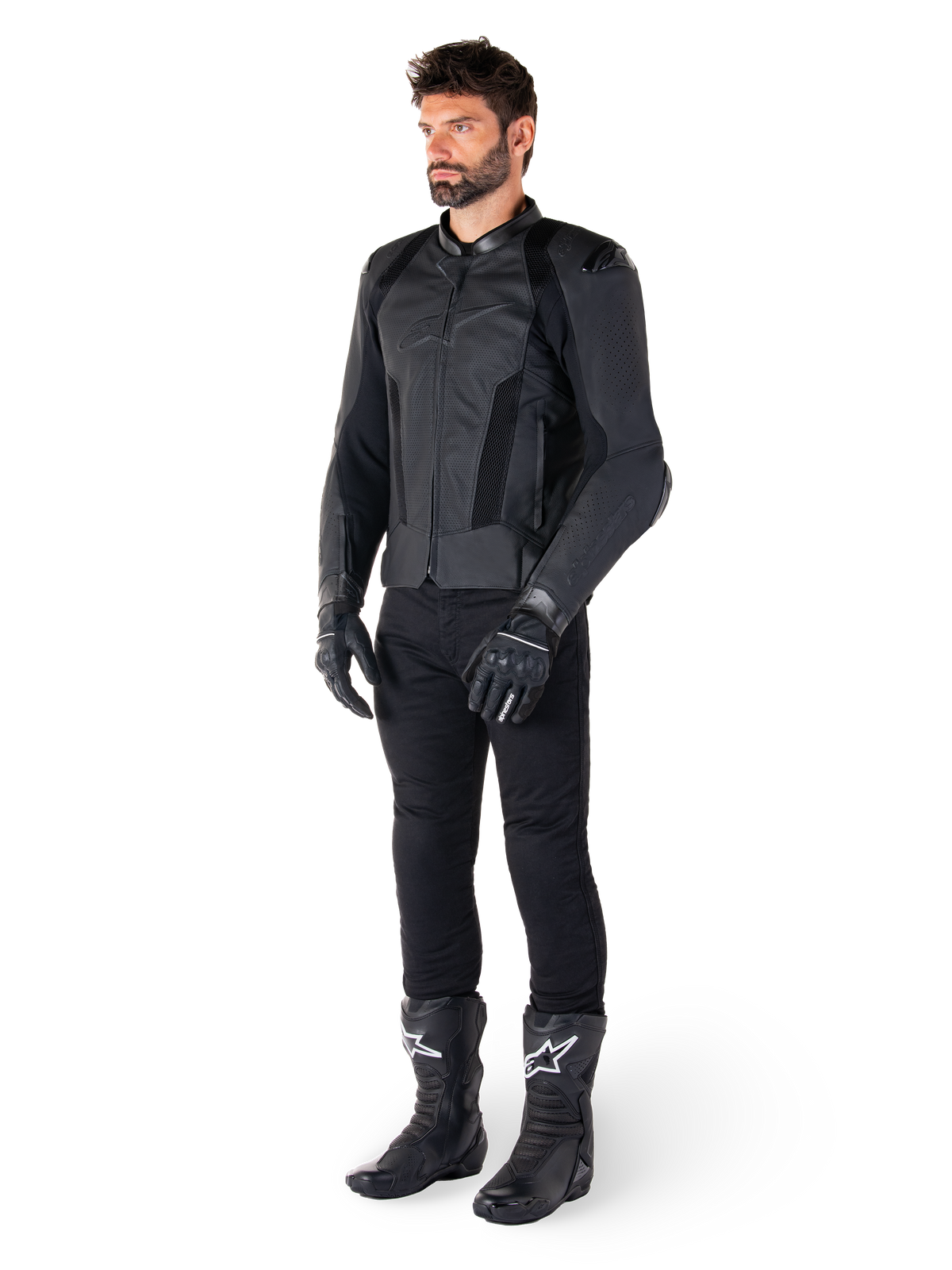 Alpinestars Missile V3 Airflow læderjakke, sort, båret af en rytter med matchende sorte bukser, handsker og støvler, med perforeret bovint læder for maksimal ventilation og DFS-skulderrustning, premium sportsmotorcykeludstyr