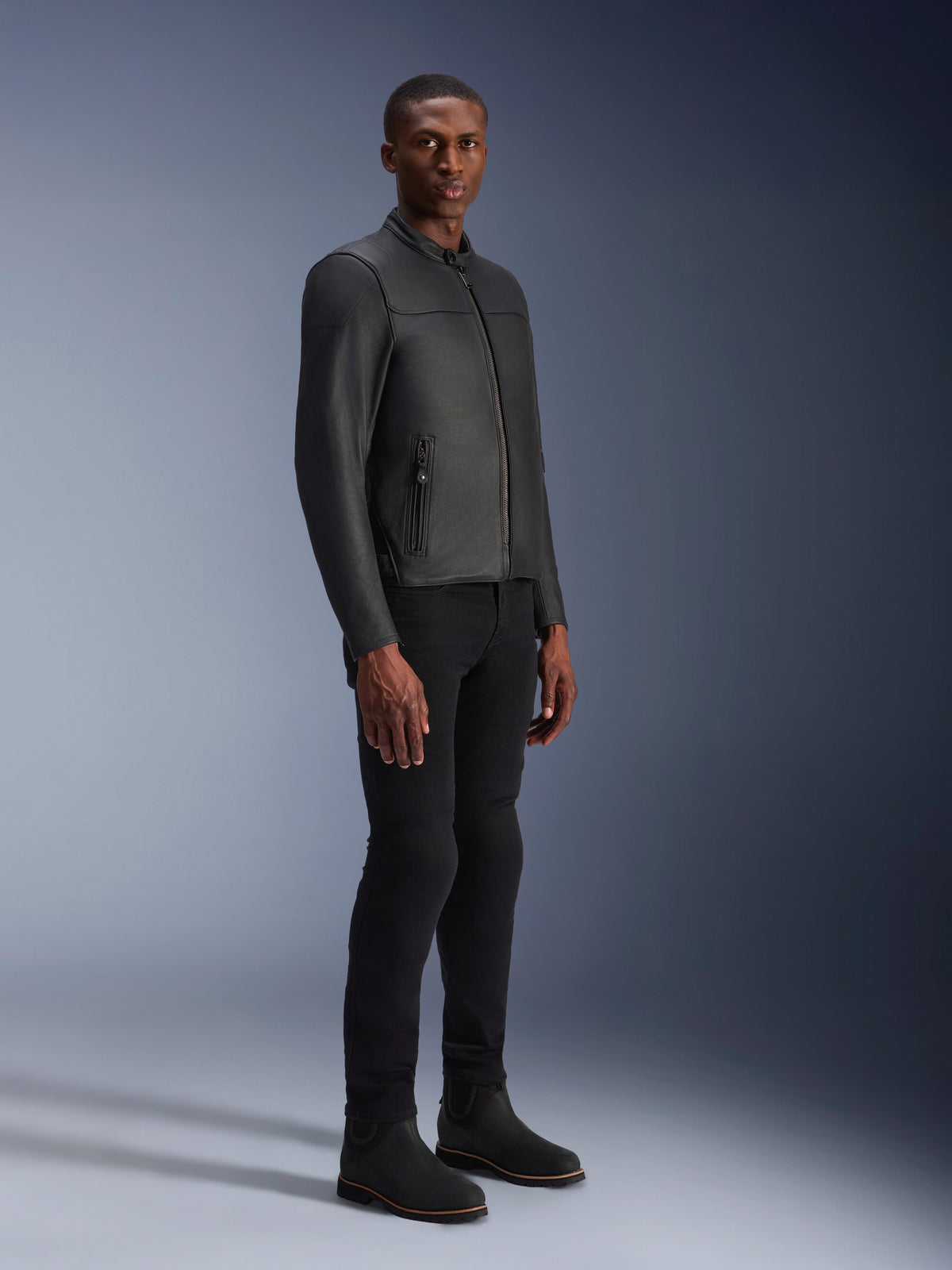 Alpinestars Blacktrack læderjakke, urban motorcykeljakke til herrer, sort bovint læder med gunmetal lynlåse