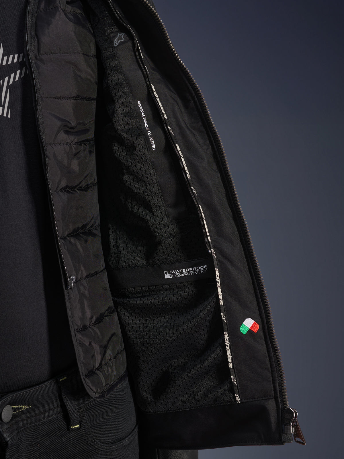 Alpinestars Blacktrack læderjakke, inderside af sort motorcykeljakke med quiltet termovest og vandtæt rum.