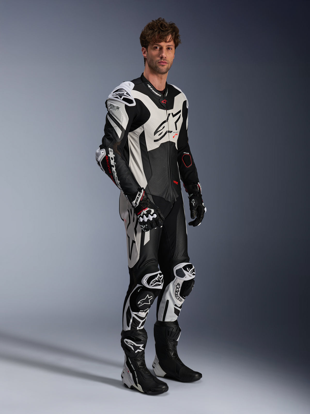 Alpinestars GP Plus V4 Sprint 1-stk læderdragt i sort, hvid og rød fluo, Tech-Air® Ready motorcykel racing gear til herrer.