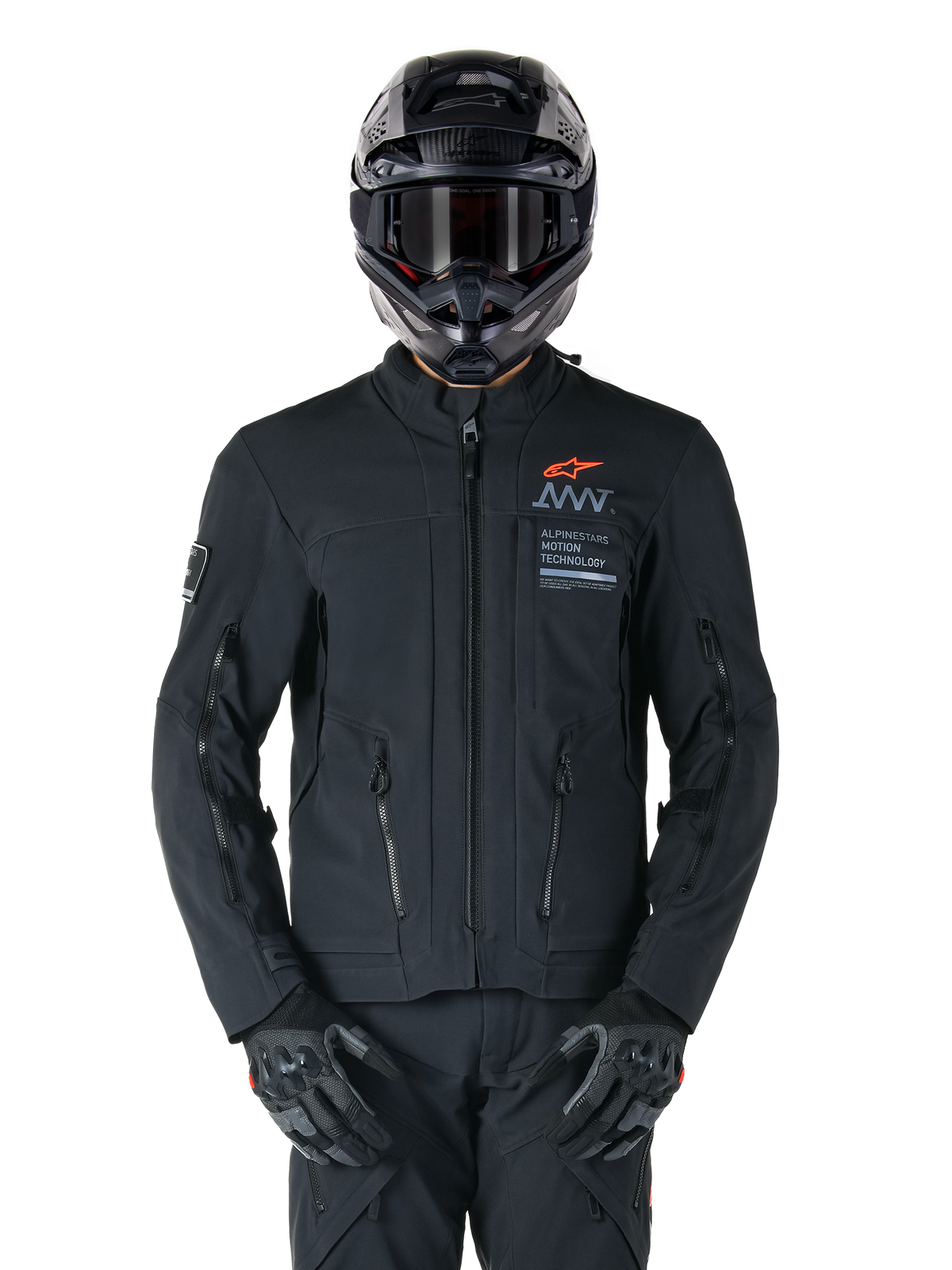 Alpinestars AMT-8 Stretch Drystar® XF-jakke, sort motorcykeljakke, med orange Alpinestars-logo og grå AMT-branding, høj krave med lynlås foran og ventilationsåbninger, bæres med sort hjelm og handsker, beskyttende adventure touring-udstyr
