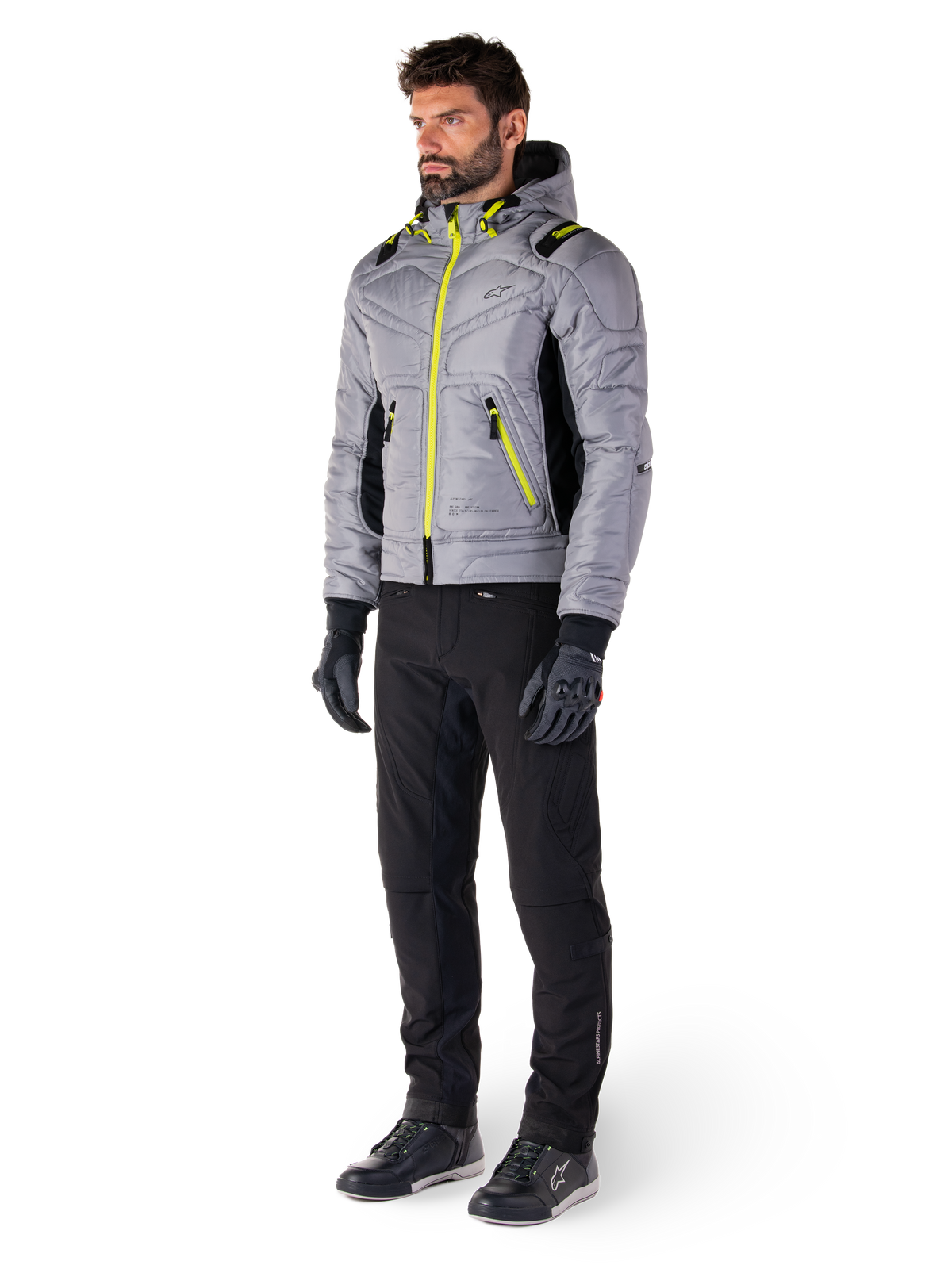 Alpinestars Mohobbs vandtæt jakke i Lunar Gray og Lime Punch, quiltet motorcykeljakke i bomber-stil med neondetaljer, båret af model med sorte kørebukser og handsker, urban streetwear-inspireret beskyttelsesudstyr