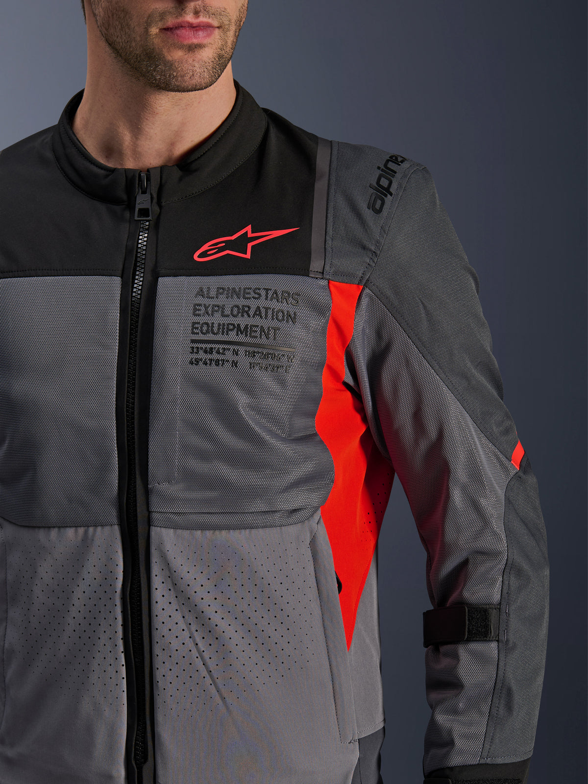 Alpinestars ST-2 Air Jakke, herre-motorcykeljakke i tekstil, grå og rød, med åndbare meshpaneler og logo