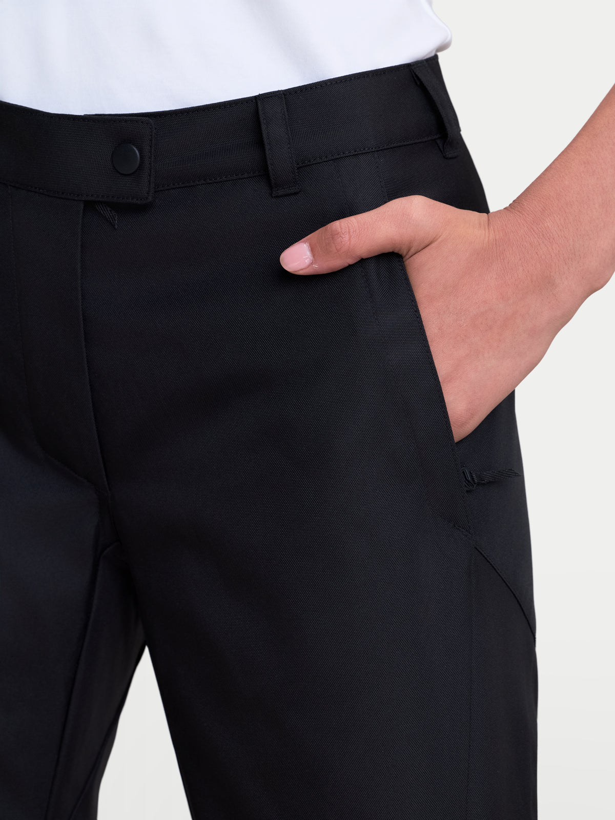 Alpinestars Stella C 1 Waterproof bukser, sorte dame-motorcykelbukser til urban brug, nærbillede af bæltestropdesign og lynlåslomme på front båret af model