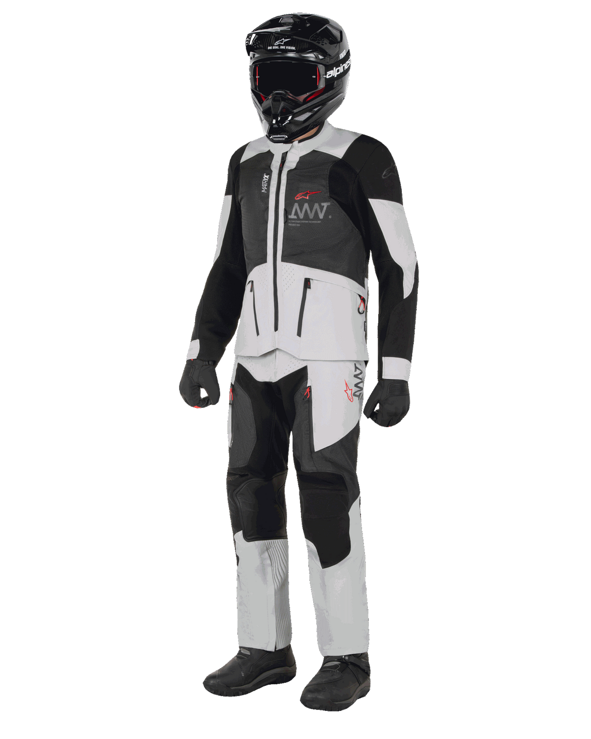 Alpinestars AMT-7 Air-jakke, hvid og Dark Shadow, adventure-motorcykeljakke med MATRYX-ventilationspaneler, vist med matchende bukser, sort hjelm og handsker, fuldkropsvisning af professionelt køreudstyr.