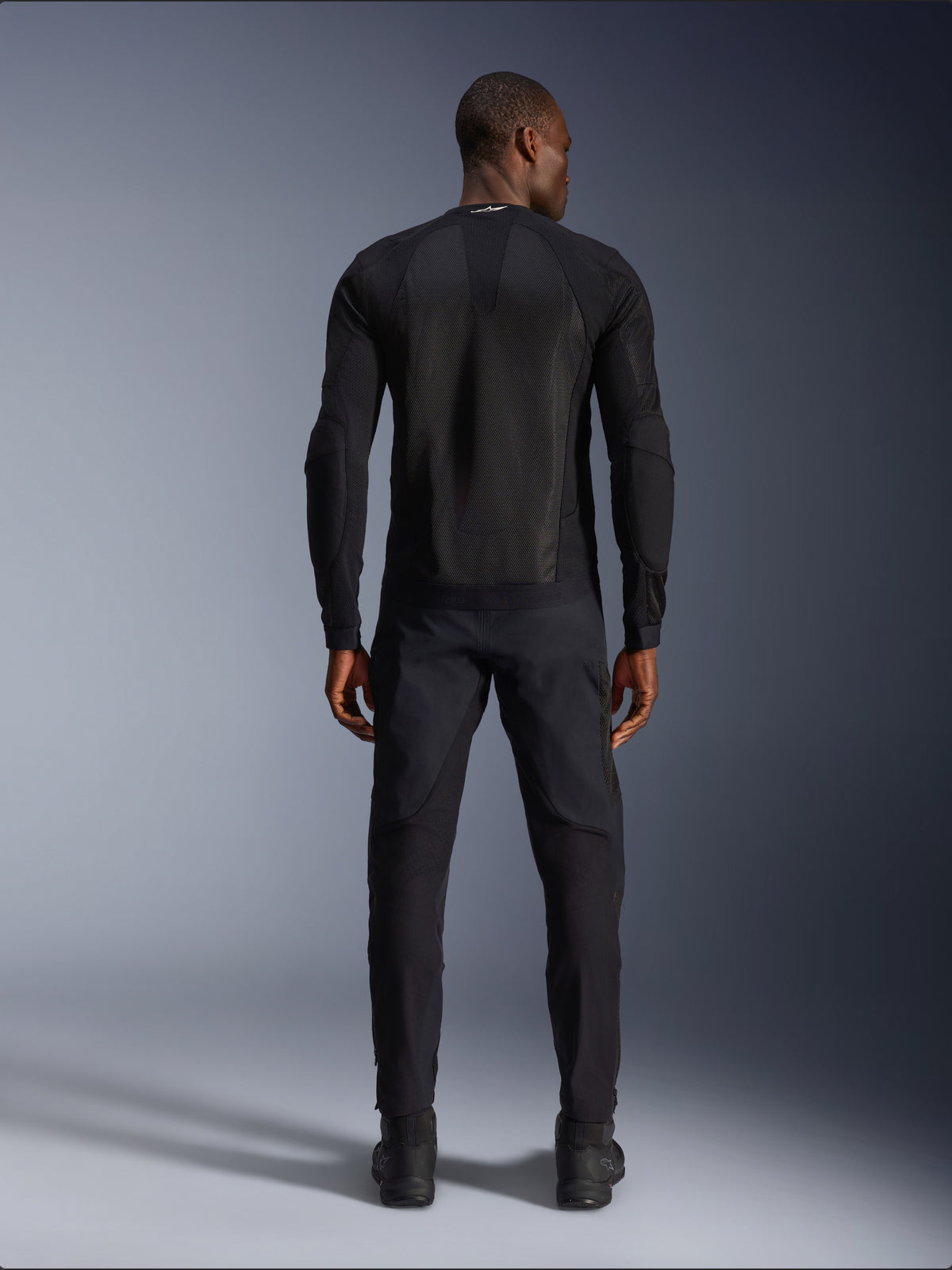 Alpinestars Troop-Air herrejakke, teknisk mesh-motorcykeljakke, sort, set bagfra med ventileret konstruktion